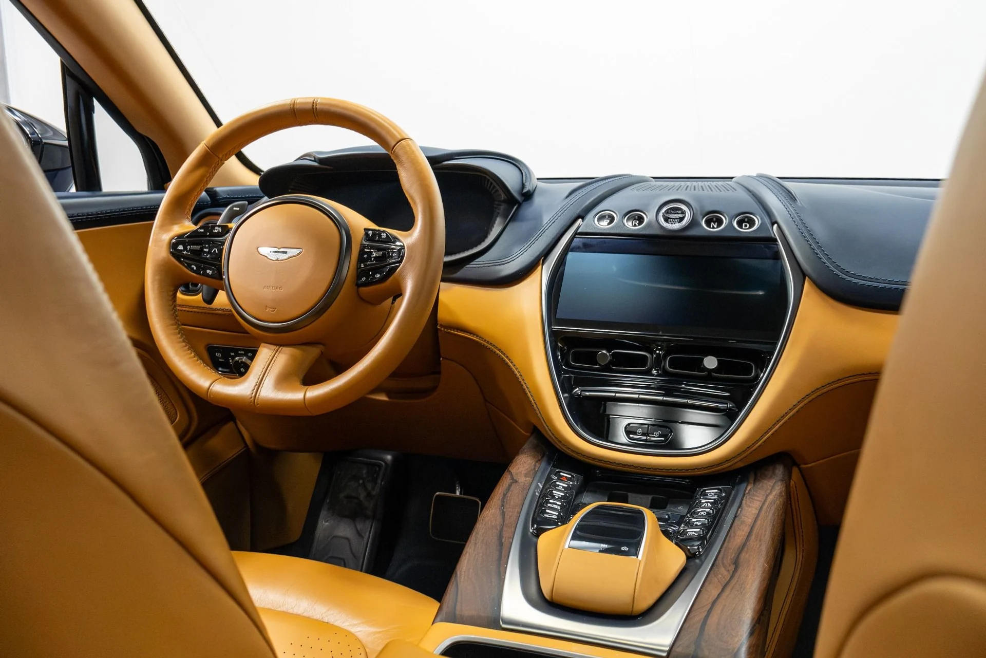 mph027_2439404119_Used_2021_Aston_Martin_DBX_1770088523_f2f6db2f3f