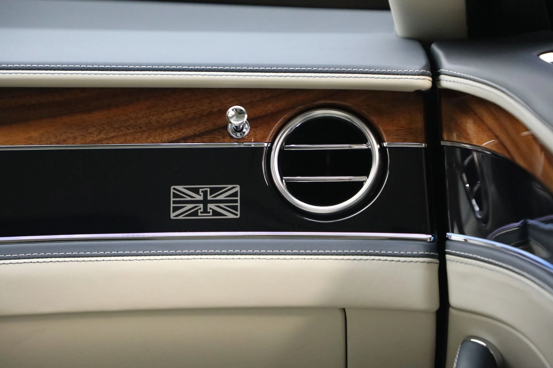 mph027_2440535661_Used_2020_Bentley_Flying_Spur_W12_1770077960_10ad704c1b