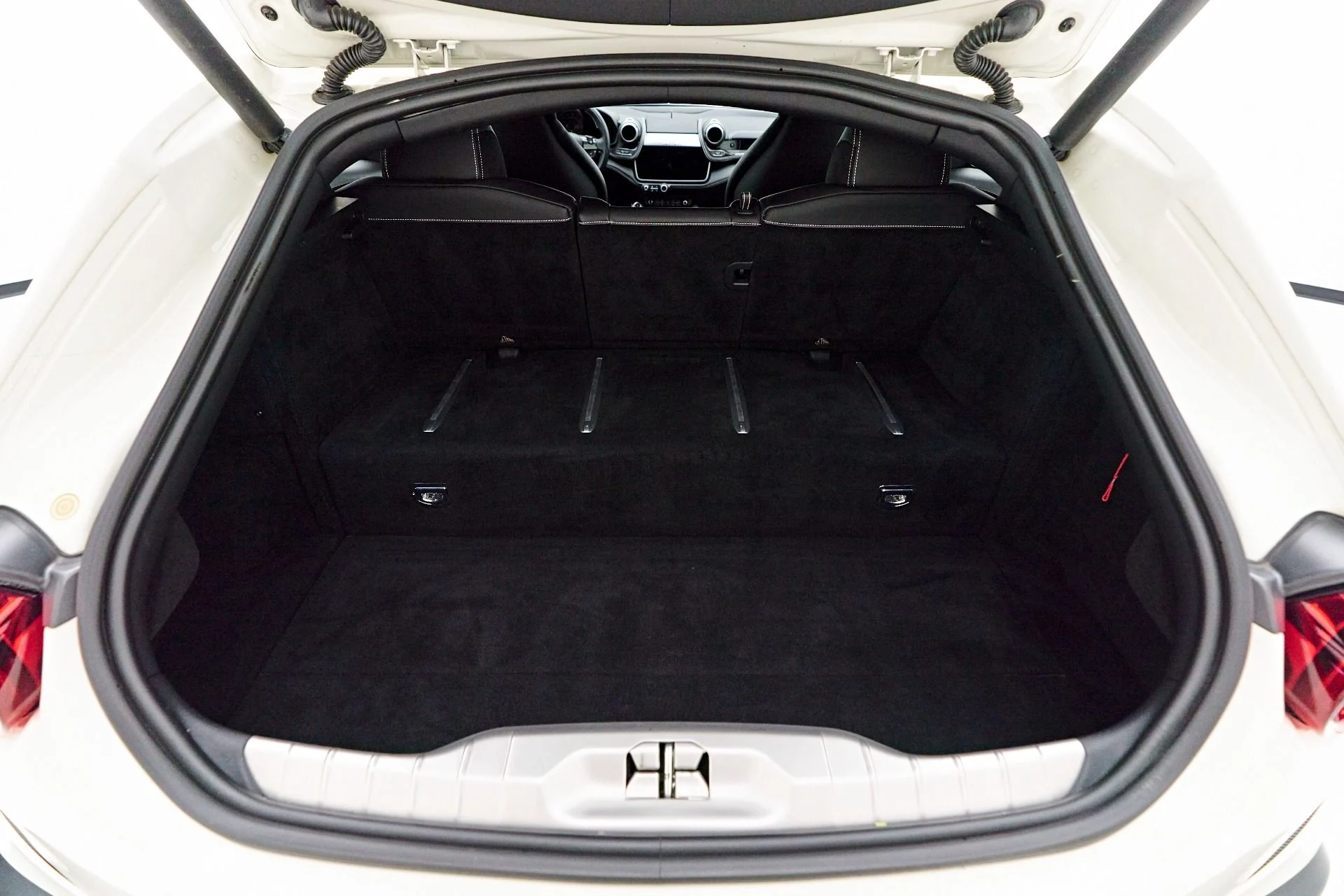 mph027_2443899900_Used_2019_Ferrari_GTC_4_Lusso_T_1758850855_8c0584ee37