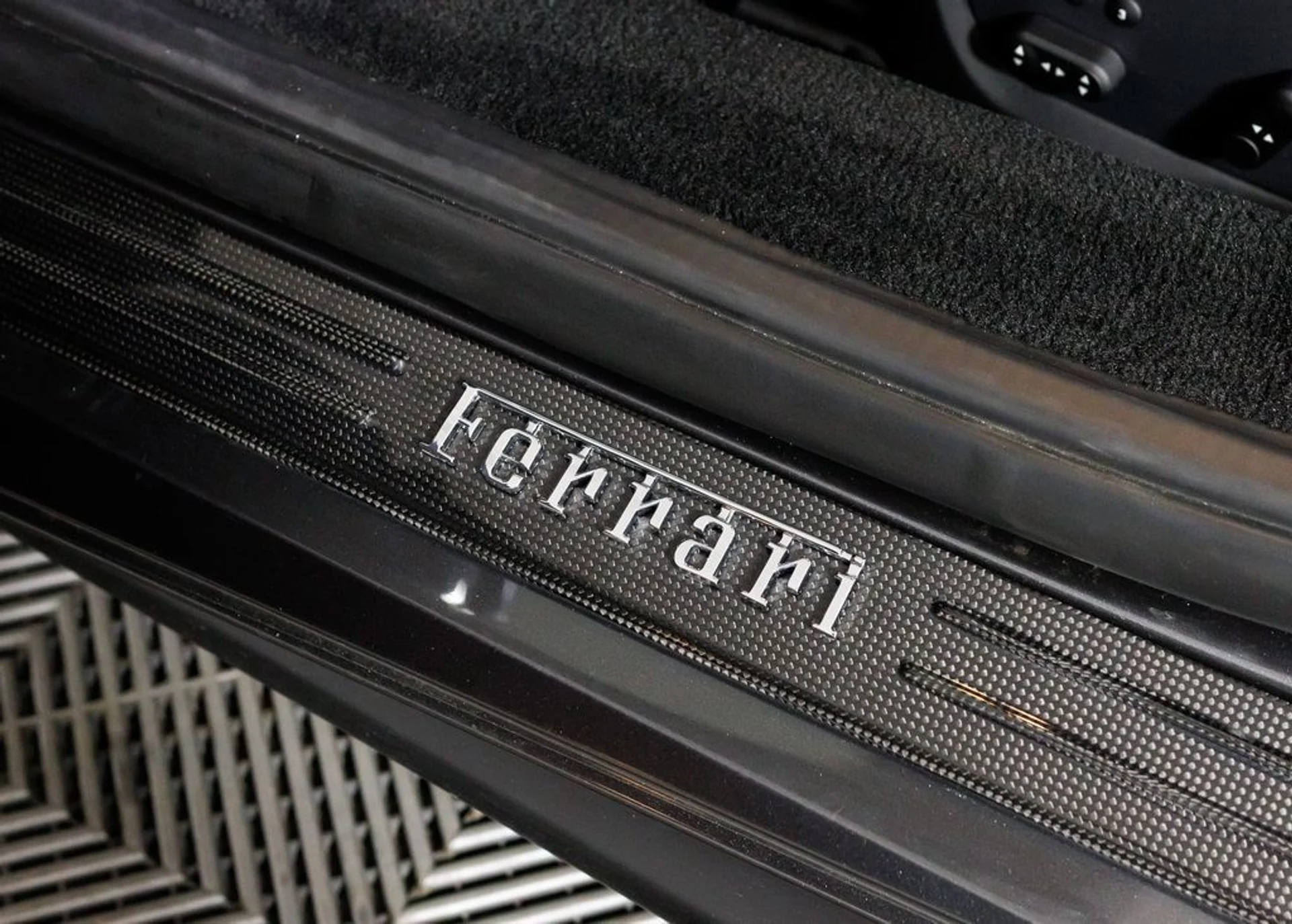 mph027_2449514265_c85a87bb173e63935493147037536028_103323405a