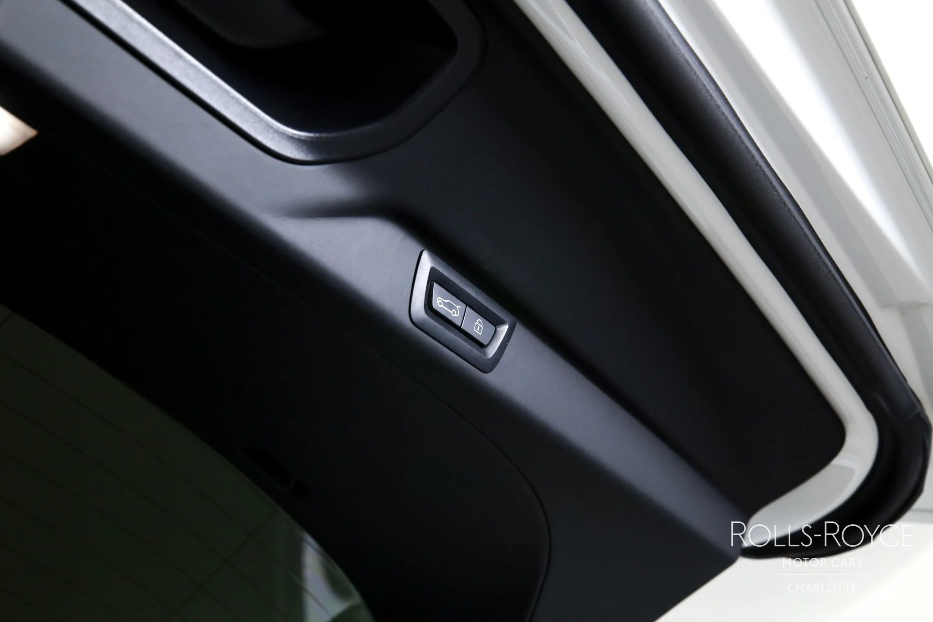 mph027_2452092794_Used_2021_Rolls_Royce_Cullinan_1754591602_47115a1709