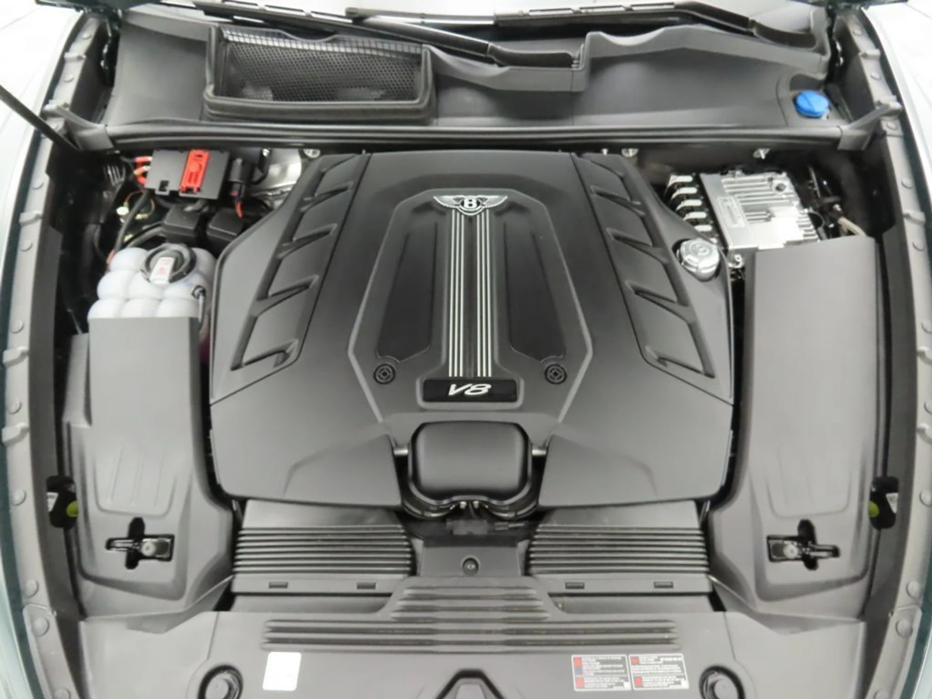 mph027_2457275108_used_2025_bentley_bentayga_v8awd_8119_22891854_29_1024_9d1a37efaf