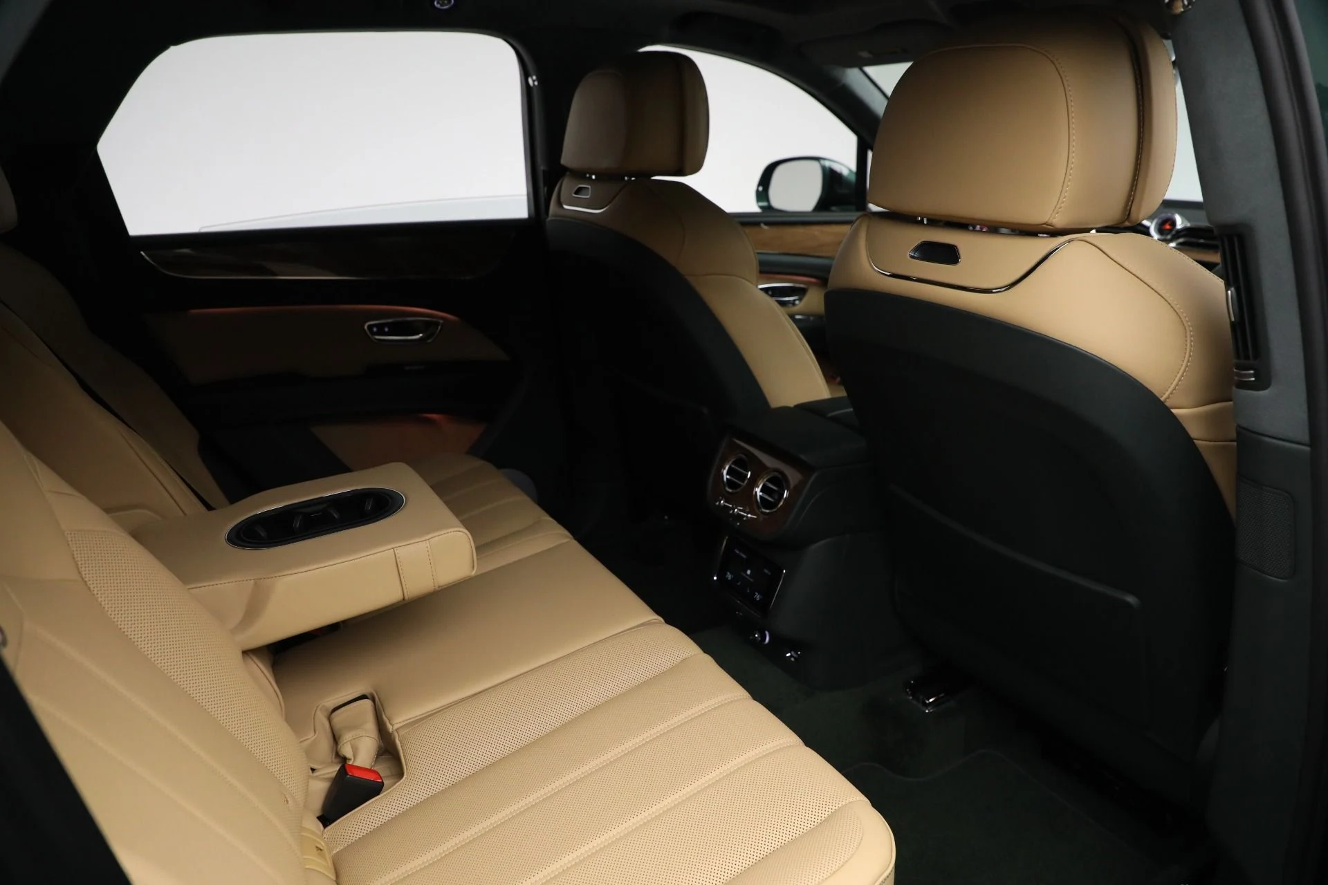 mph027_246026345_New_2025_Bentley_Bentayga_V8_5c844c5c22