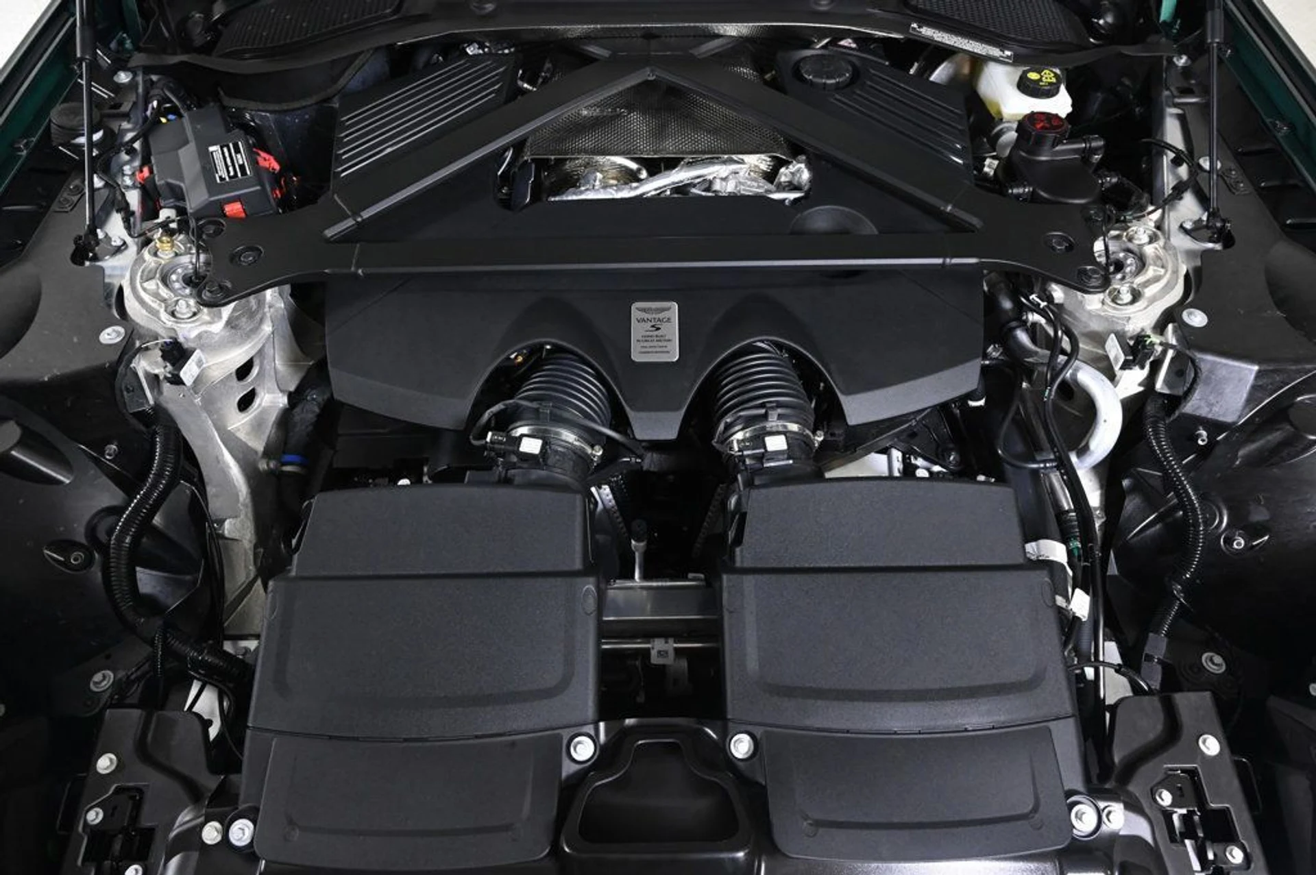 mph027_2467012312_new_2026_aston_martin_vantage_sroadster_11350_22964213_27_1024_a8a18f2937