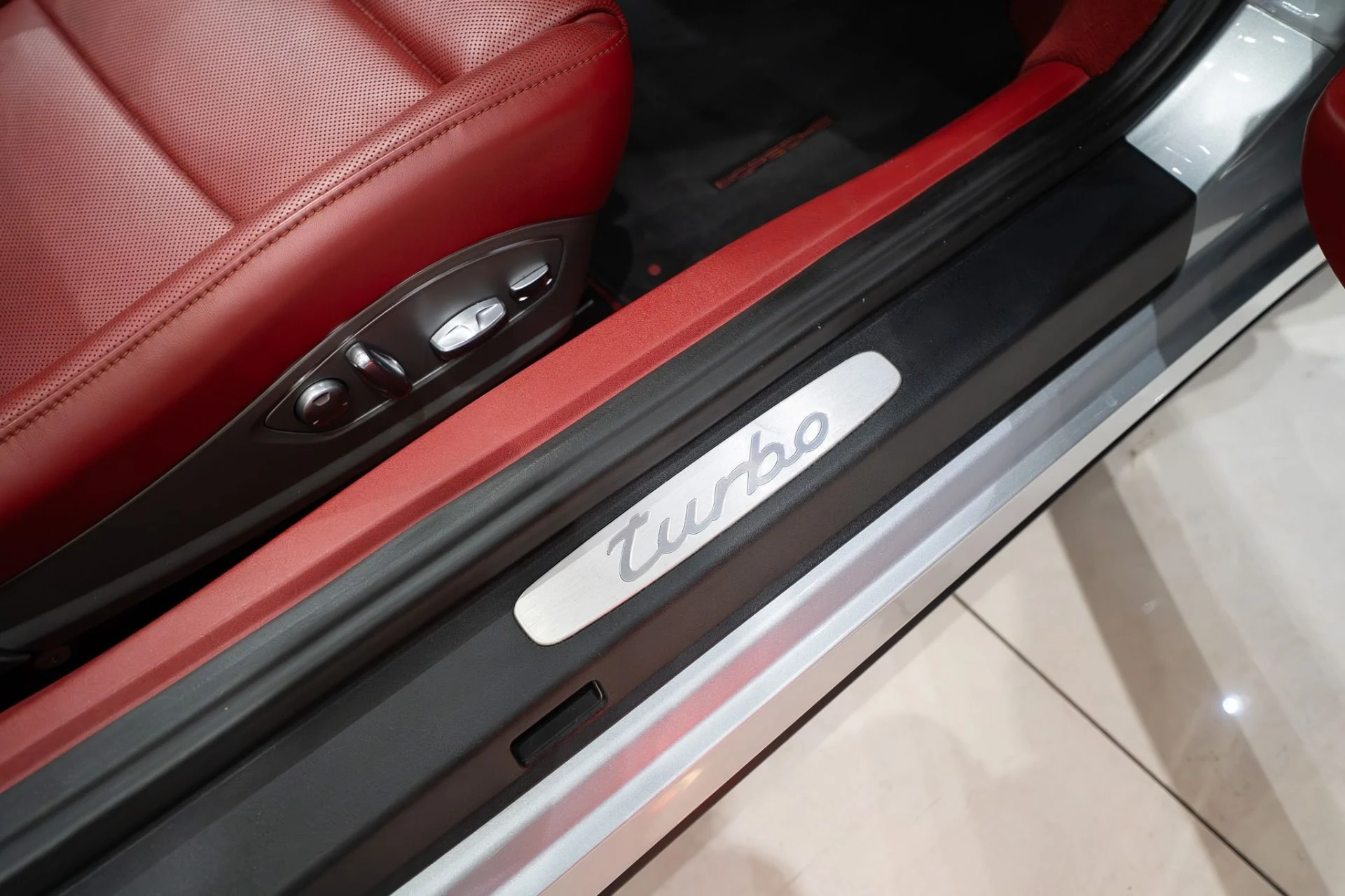 mph027_2467331715_13247_p28_l_ebf4b93489