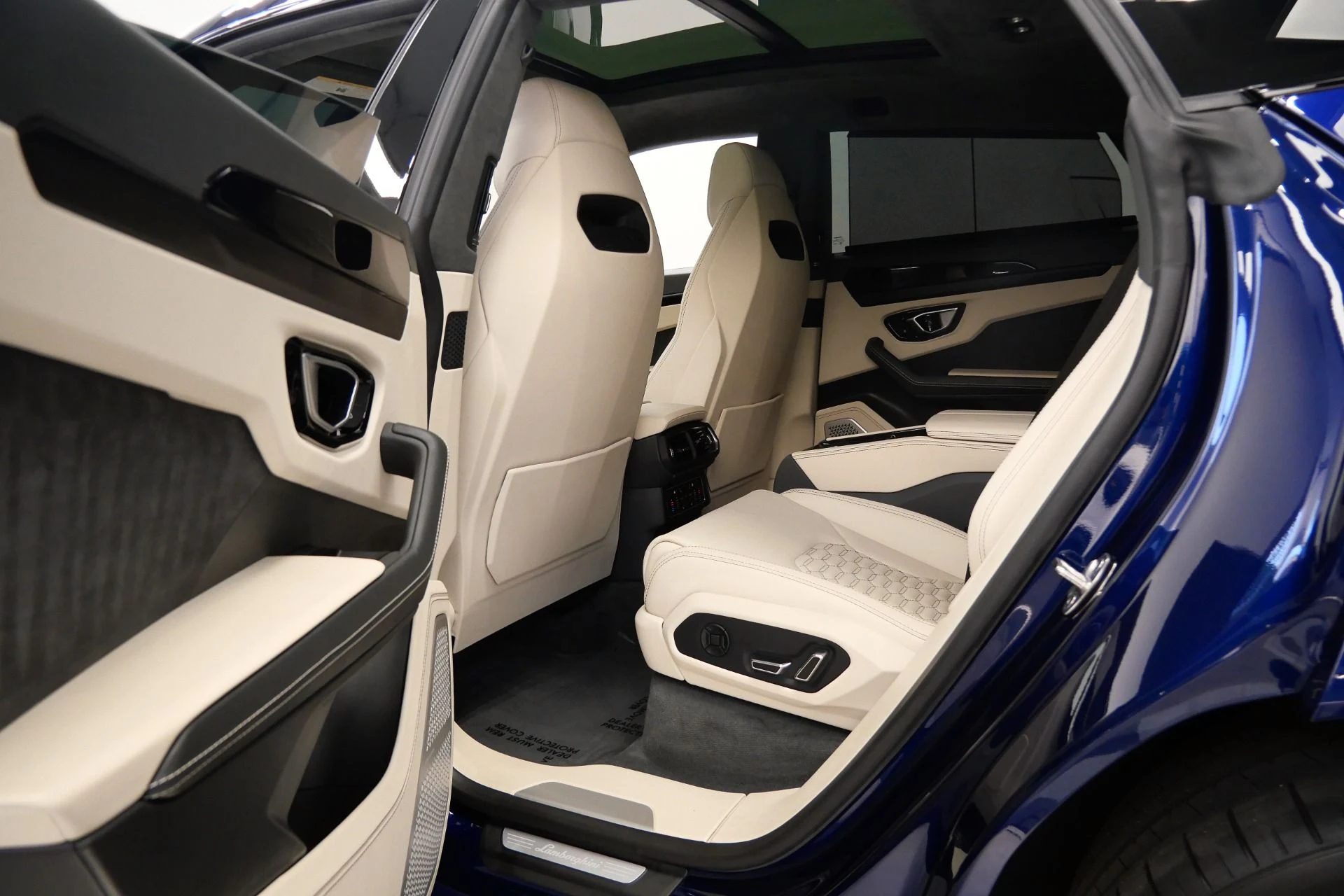 mph027_2474055918_Used_2022_Lamborghini_Urus_23_Inch_Wheels_Two_Tone_Interior_Bang_and_Olufsen_Audio_1775677581_96b4691d0e