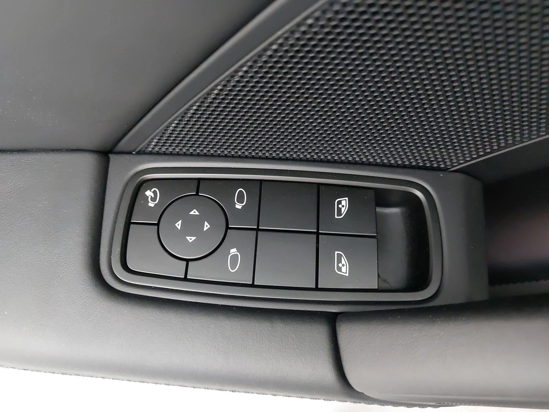 mph027_2480818569_553cfc46e05fd74eca76f80395faf068x_12aa6546a5