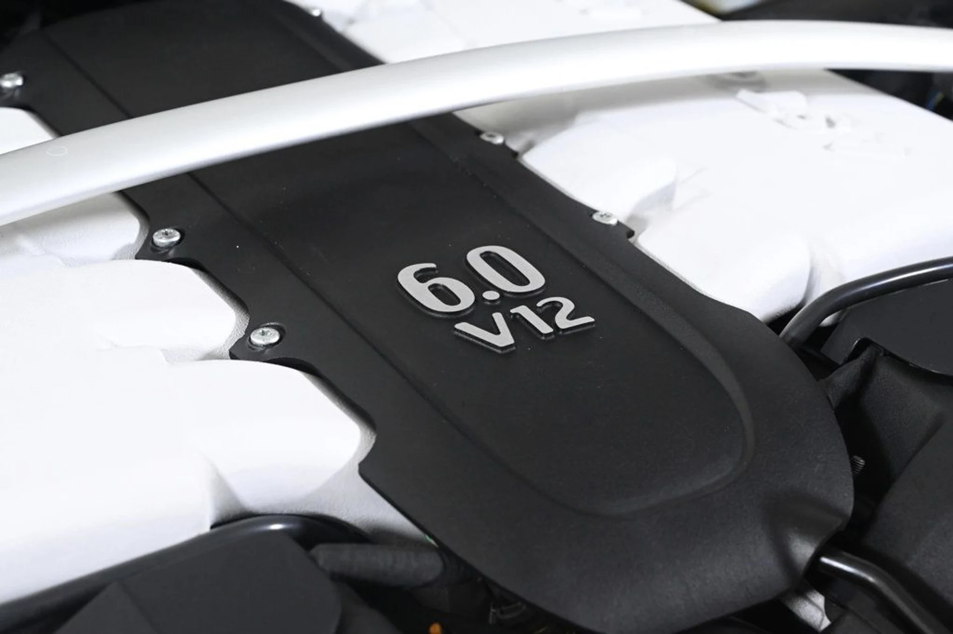 mph027_2490959115_used_2017_aston_martin_v12_vantage_s_11350_22970914_27_1024_9a334c07b2