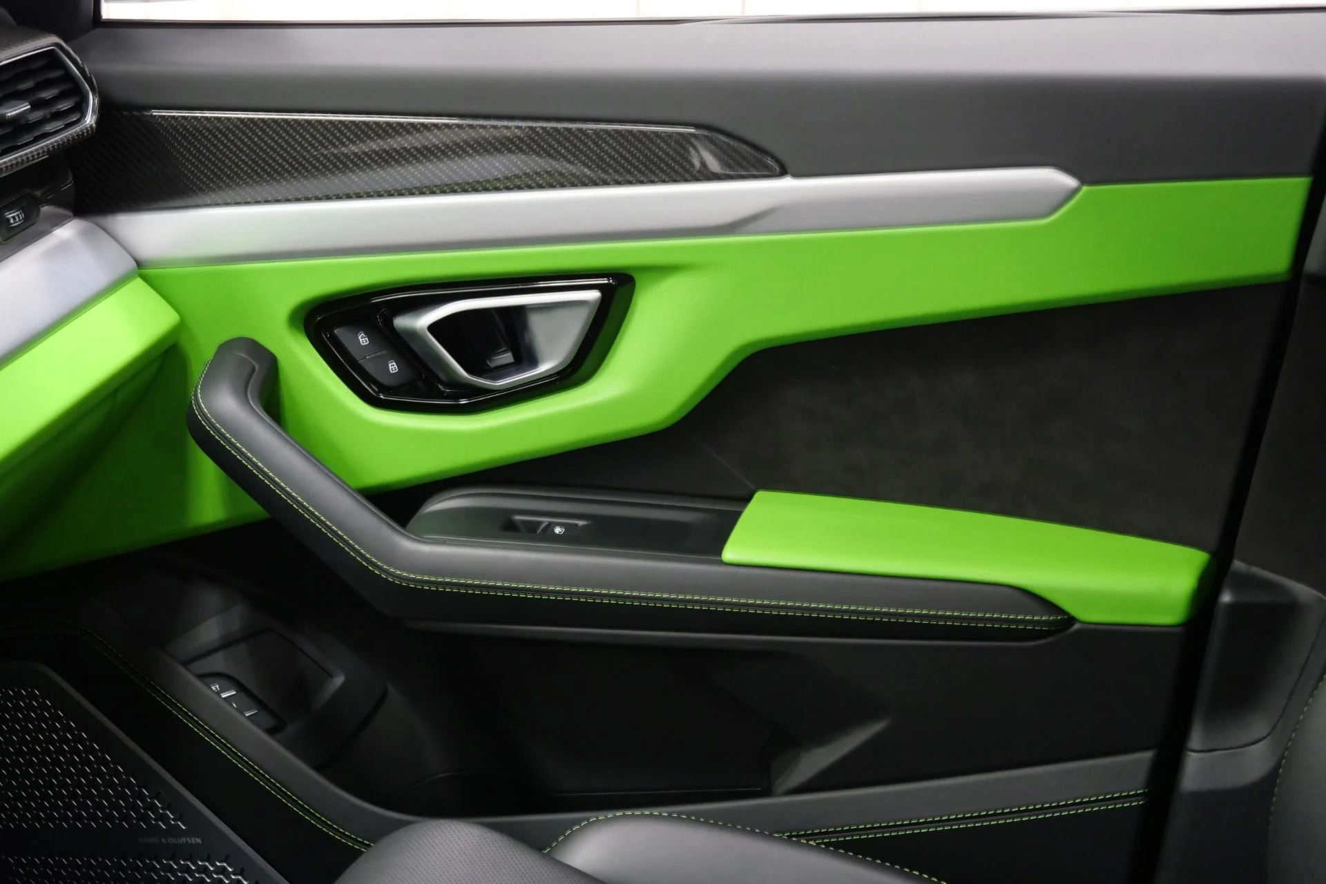 mph027_249439836_Used_2022_Lamborghini_Urus_1761576878_6968c11e1a