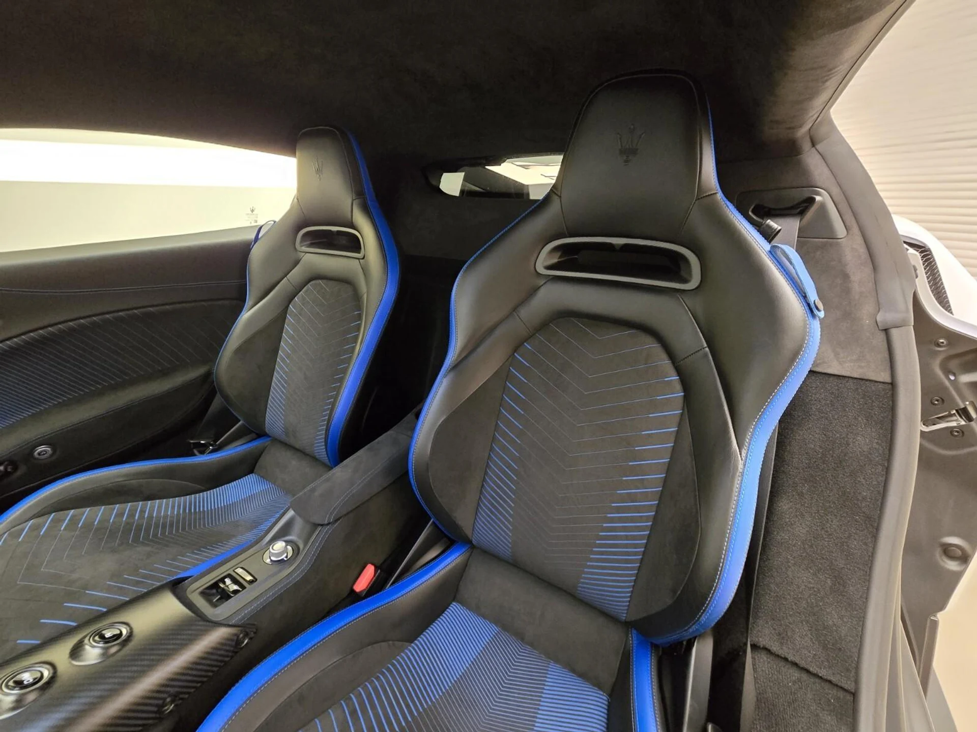 mph027_2507068492_Used_2022_Maserati_MC_20_1777527739_4342e14f07