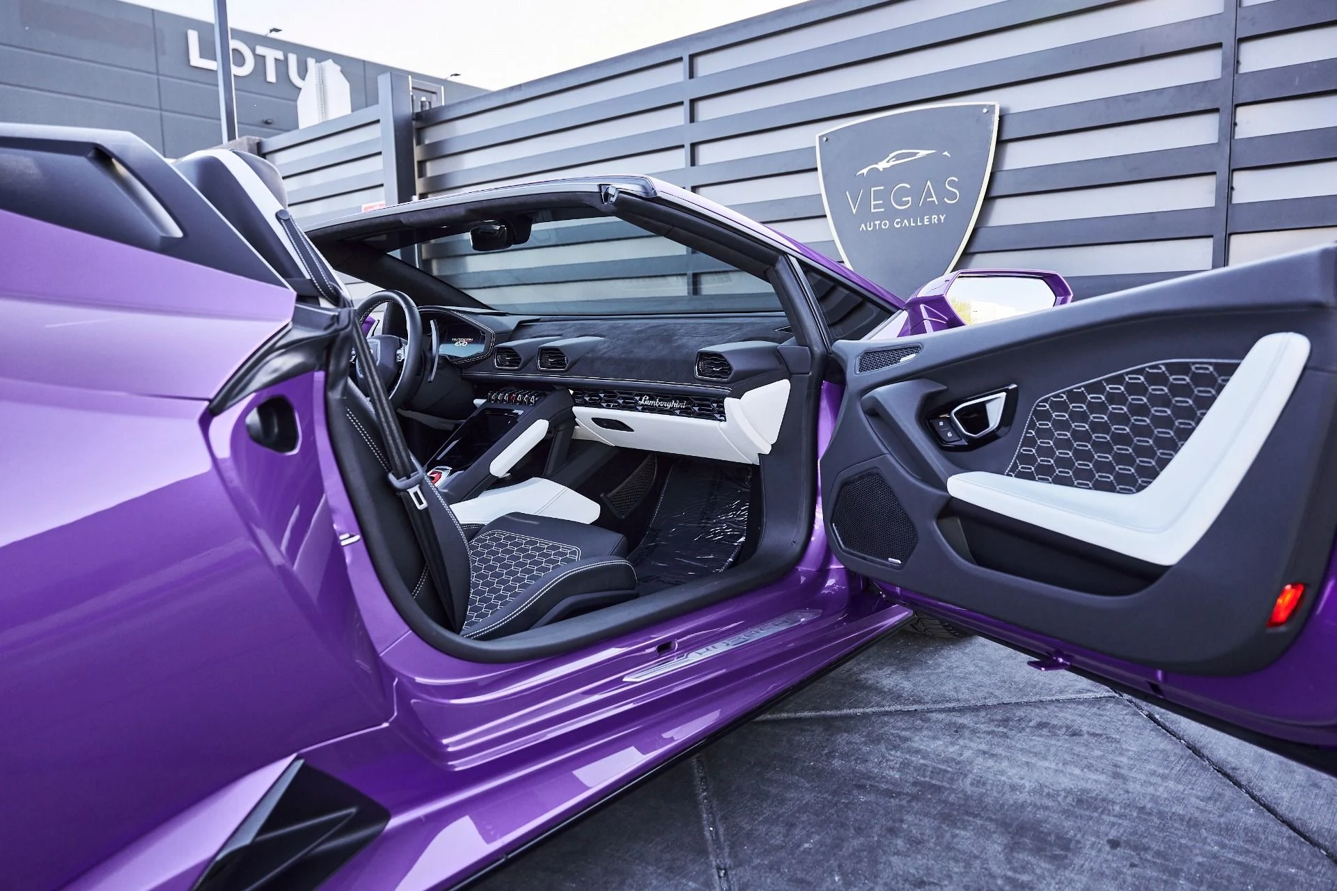 mph027_2527218139_Used_2024_Lamborghini_Huracan_EVO_Base_1774744535_83a66fb797
