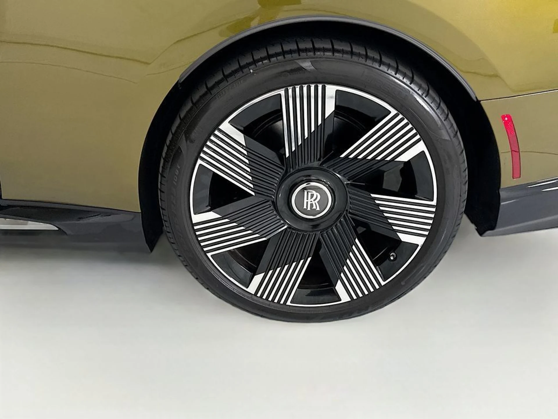 mph027_2527770657_used_2026_rolls_royce_spectre_coupe_8119_23019329_28_1024_1eb66b168d