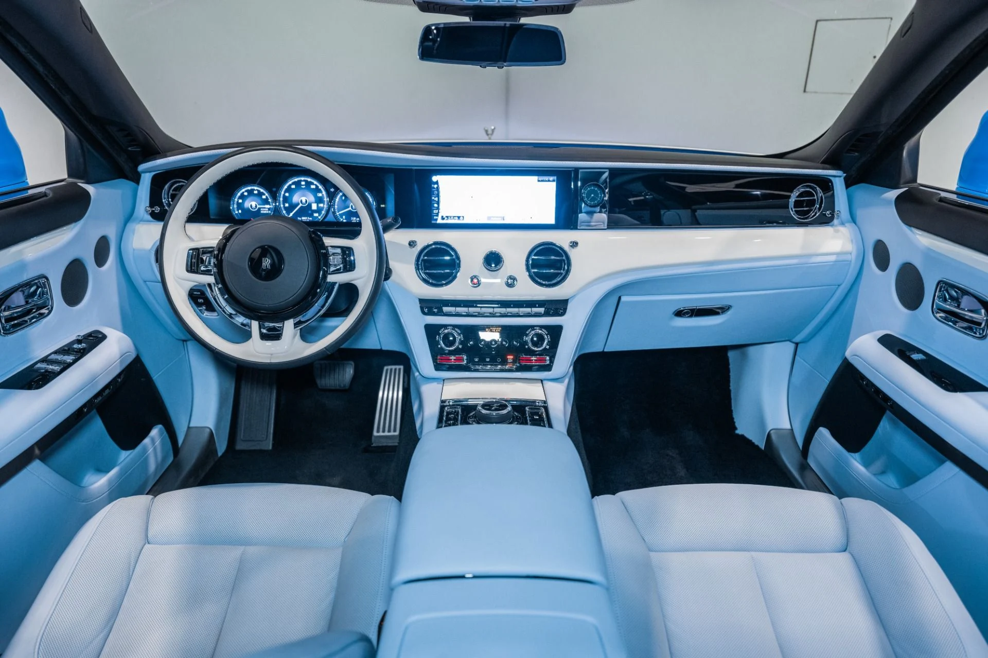 mph027_2529814569_Used_2023_Rolls_Royce_Ghost_1773457420_b754ca4b6c