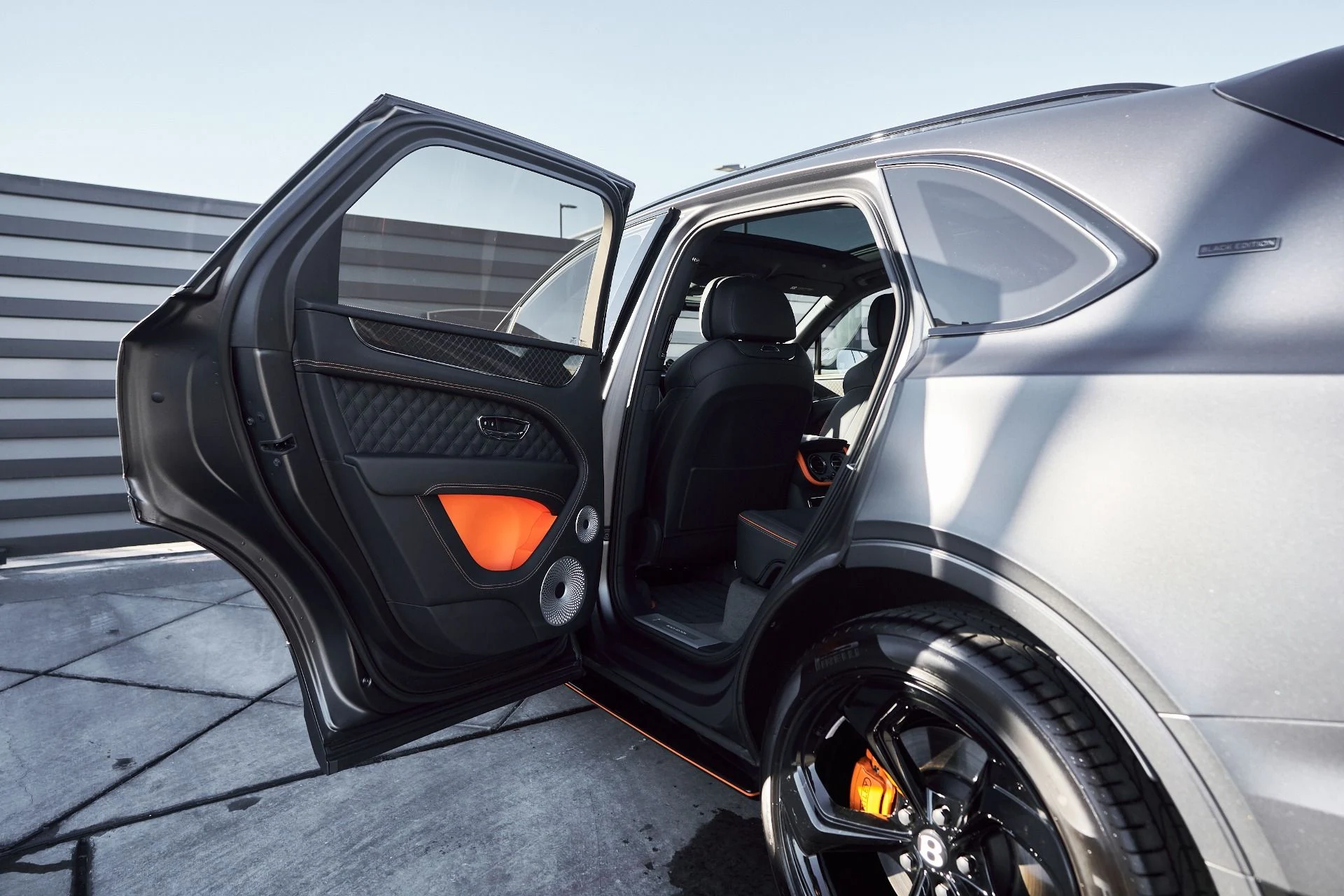 mph027_2531766950_Used_2025_Bentley_Bentayga_S_Black_Edition_1764904177_db90b12ff6