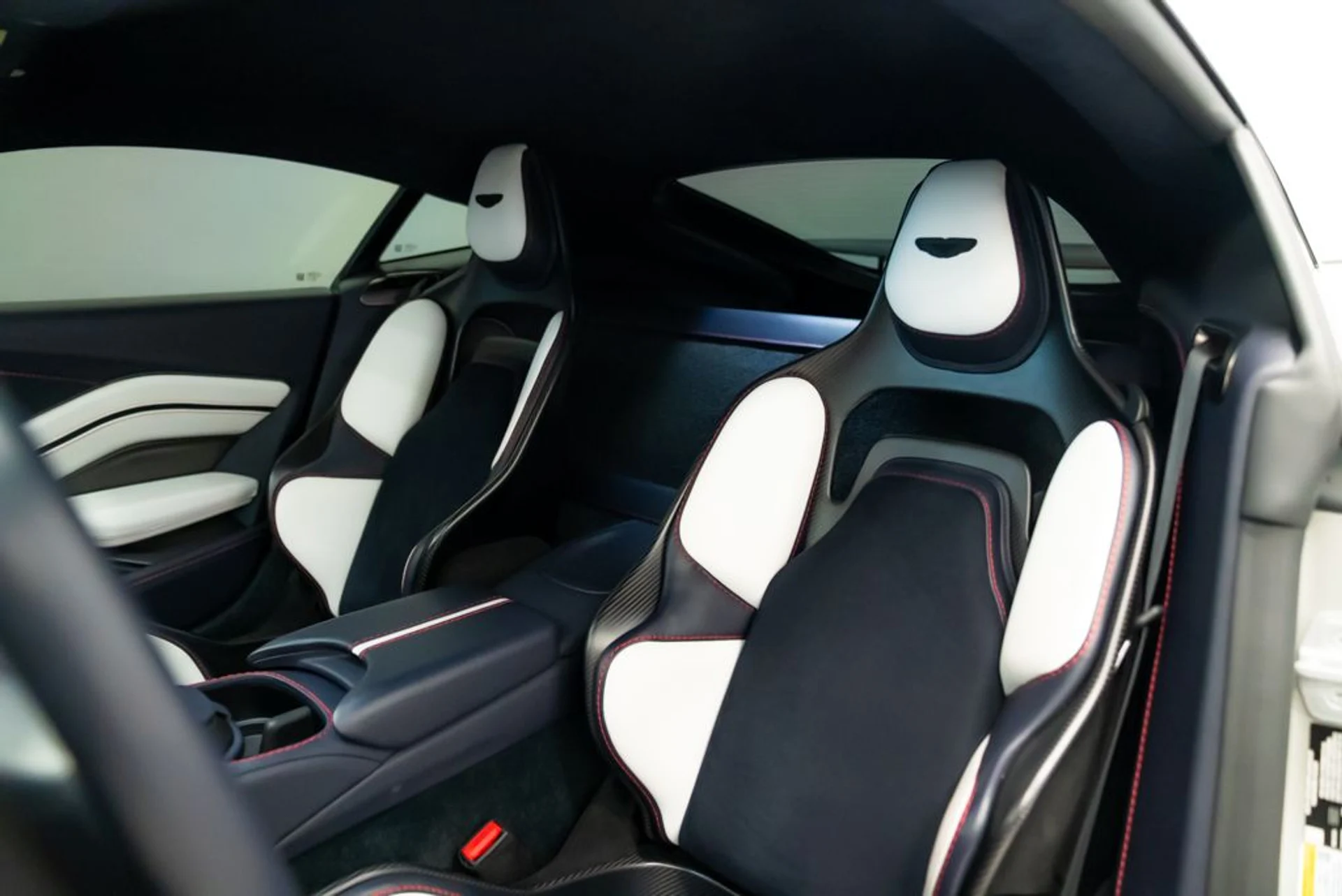 mph027_253320171_aston_martin_vantage_2023_jpg_v_1773863537_83183a2908