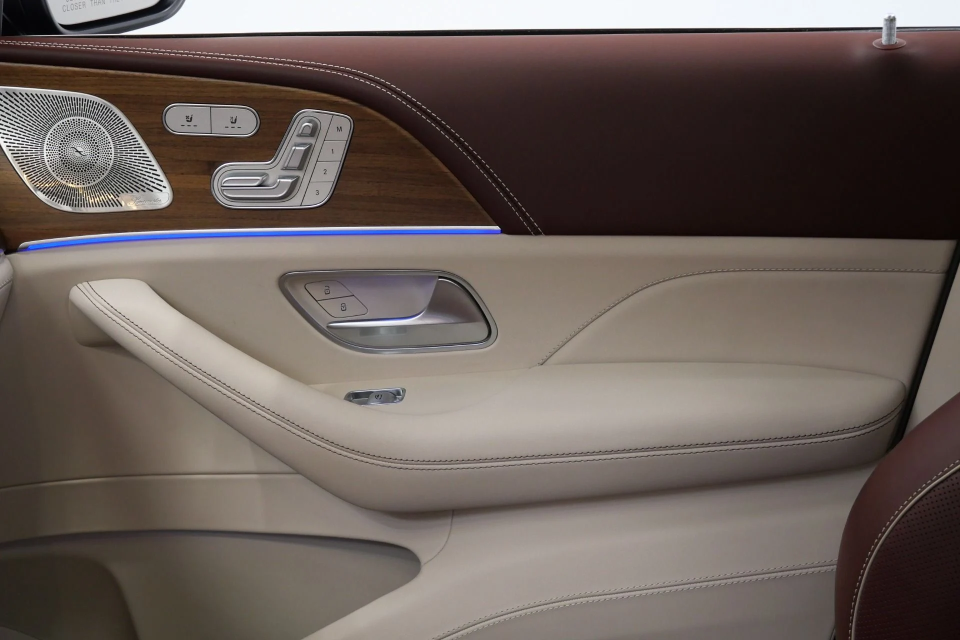 mph027_2552143403_Used_2022_Mercedes_Benz_Maybach_GLS_600_4_MATIC_Beautiful_Colors_Four_Seat_Configuration_Walnut_Trim_1776795080_b8ce25e848