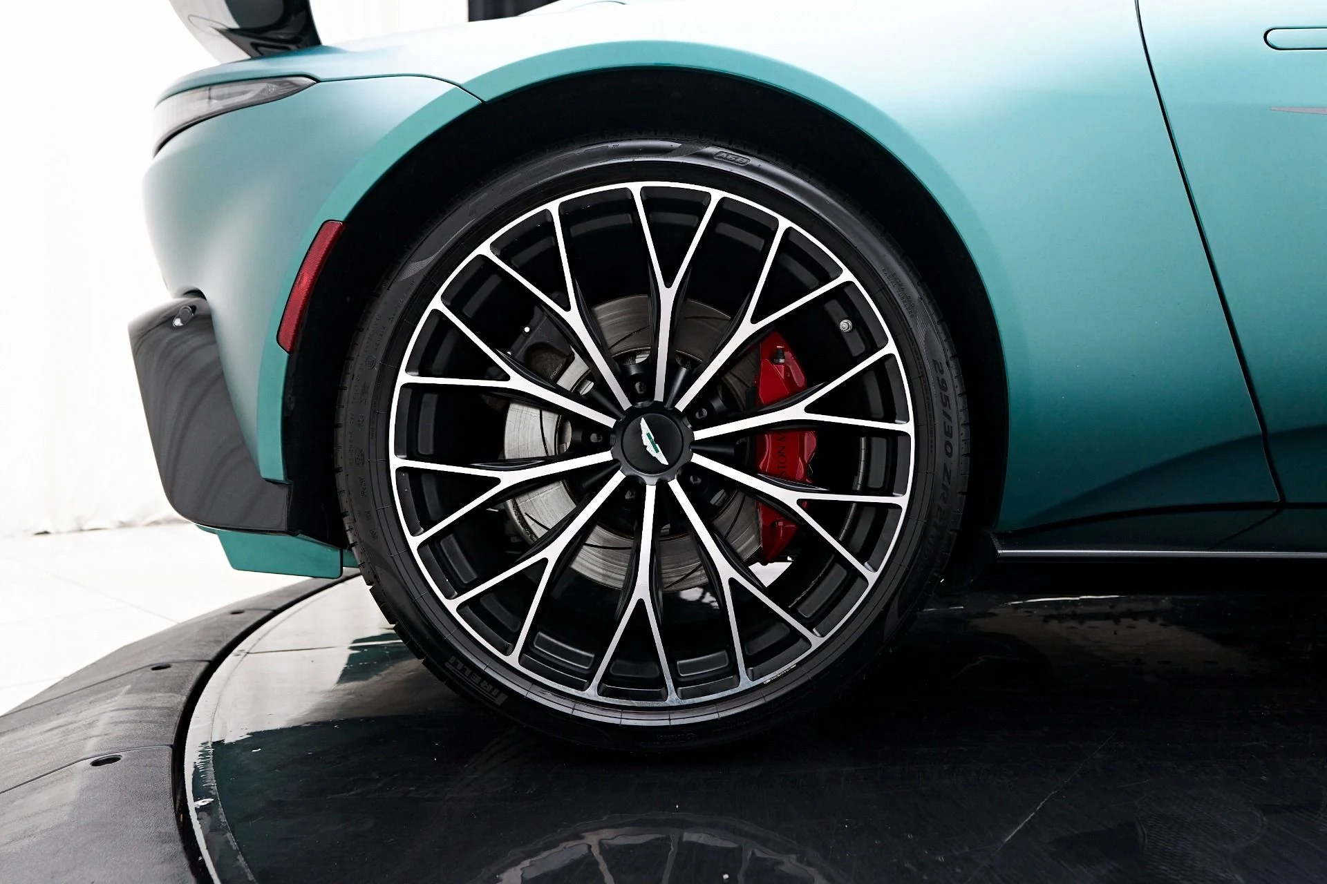 mph027_2558608535_Used_2022_Aston_Martin_Vantage_F1_Edition_1756259692_b588a61ed4