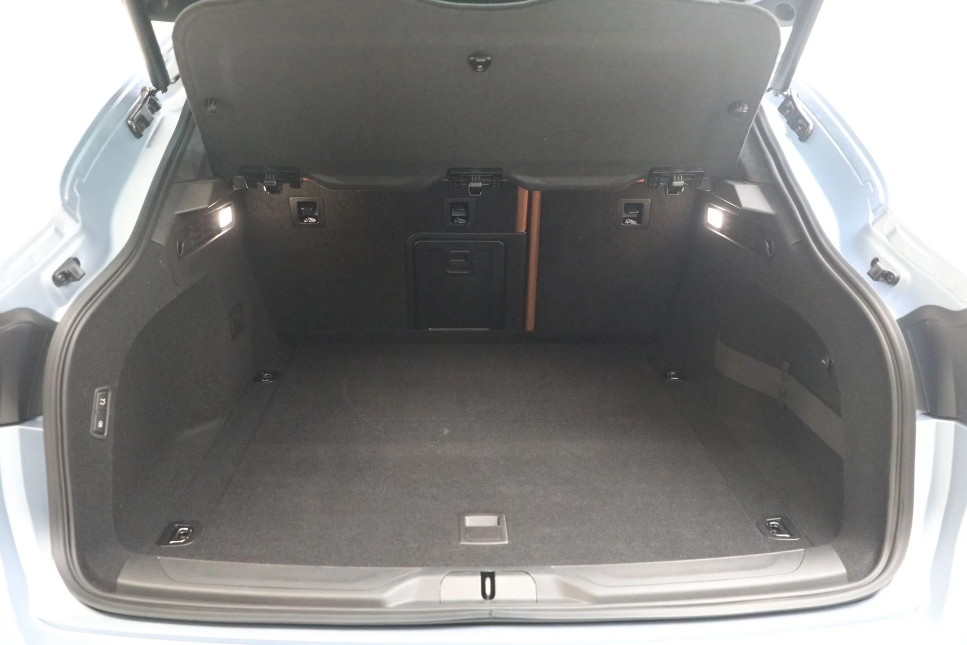 mph027_2559530149_Used_2023_Maserati_Levante_F_Tributo_1764365135_ba2b18713e