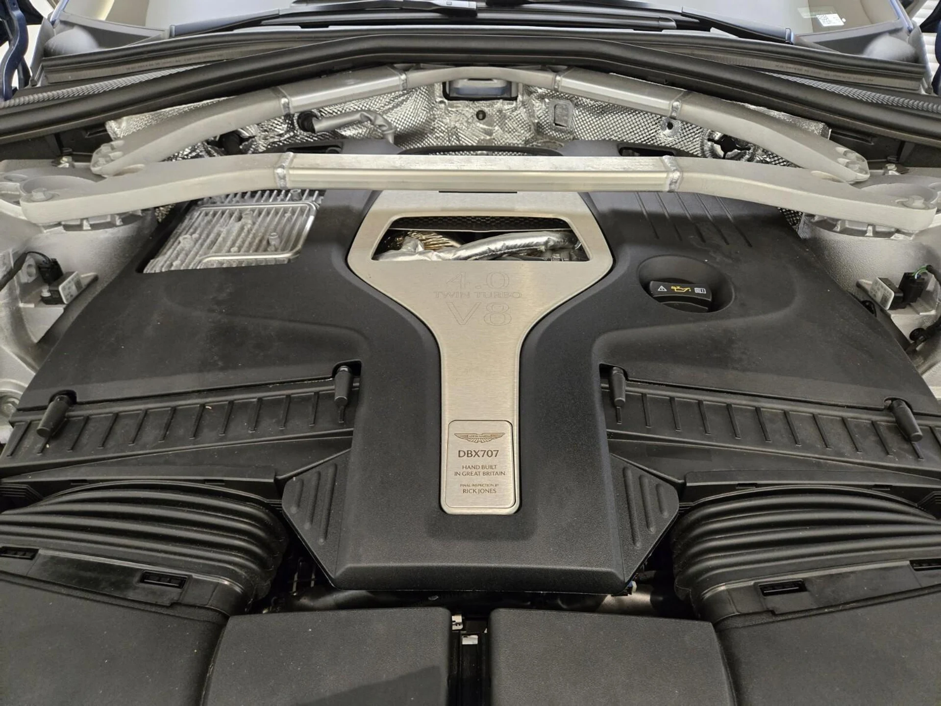 mph027_2562714622_New_2025_Aston_Martin_DBX_707_1753162729_015903e0cb
