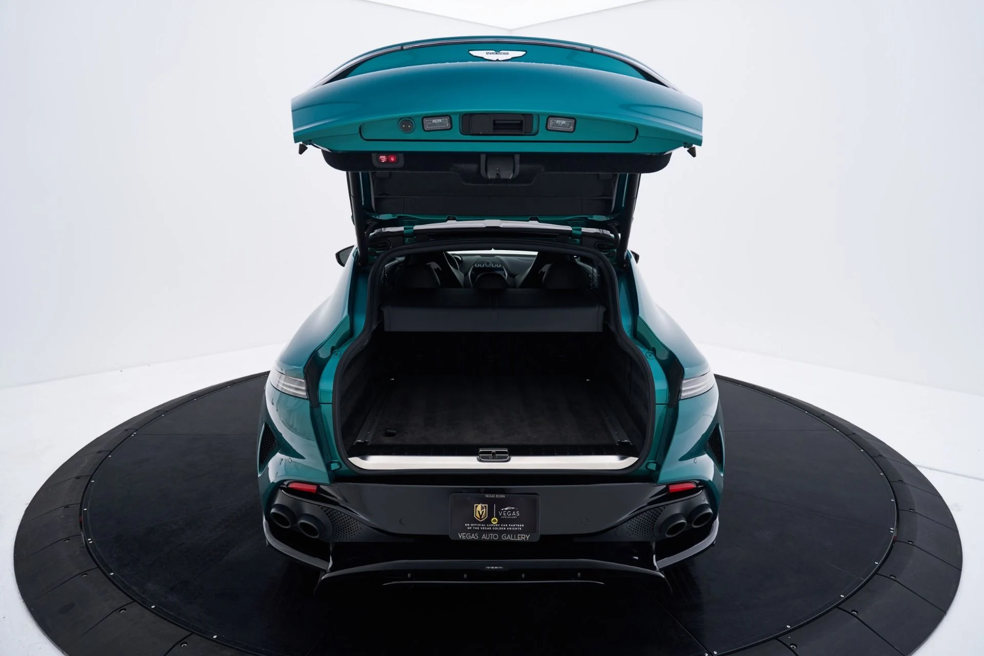 mph027_2569269694_Used_2024_Aston_Martin_DBX_707_1793218303_7ce05d5364