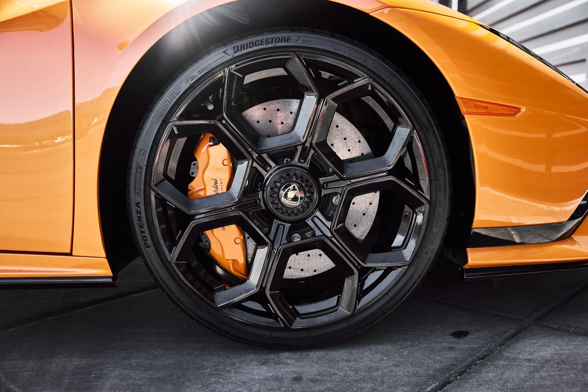 mph027_2574806967_Used_2023_Lamborghini_Huracan_Tecnica_Base_1777011636_41ba6ddcbf