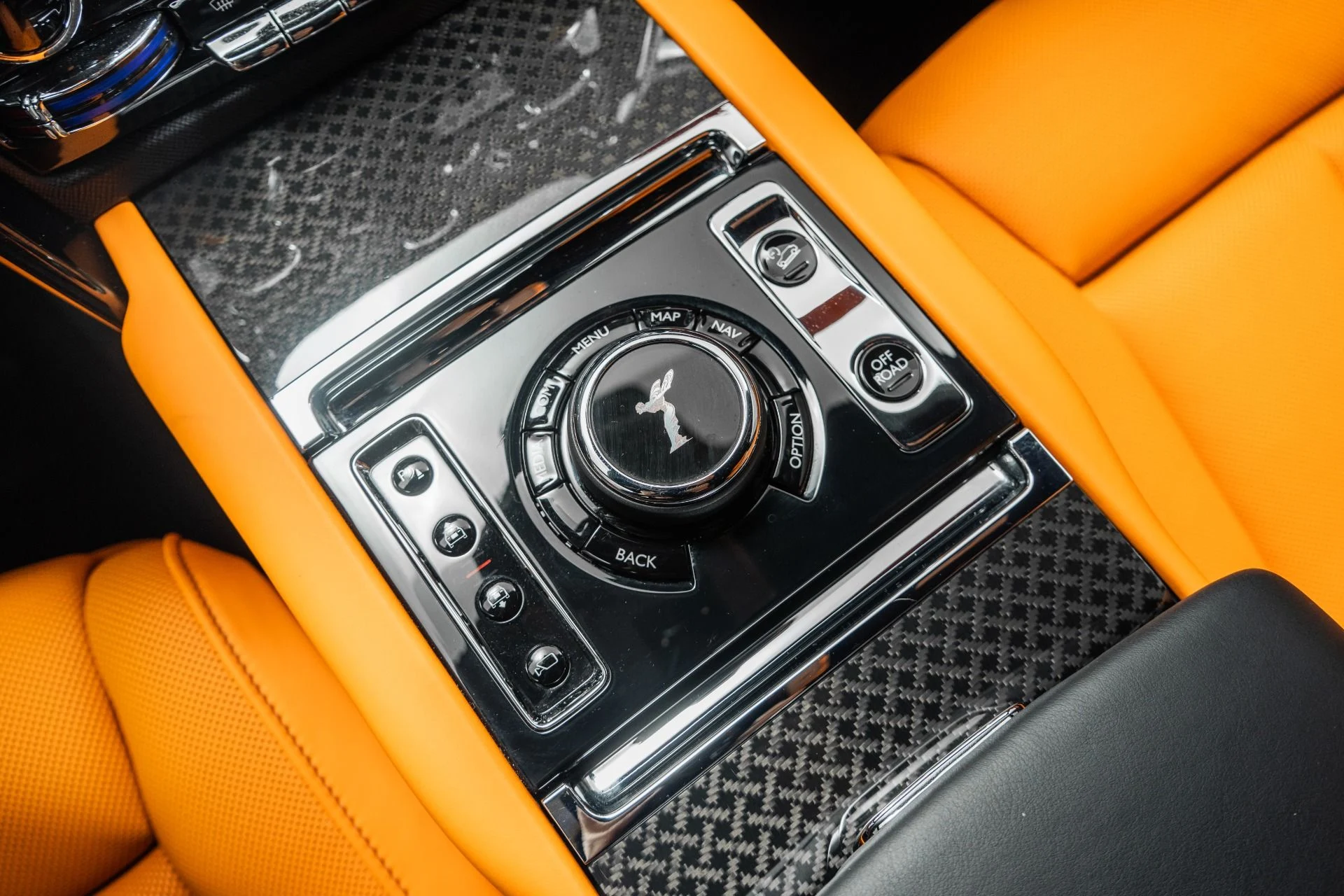 mph027_2578236972_Used_2024_Rolls_Royce_Cullinan_Black_Badge_Very_Low_Miles_Rear_Console_With_Crystalware_1779371397_ab8568652b