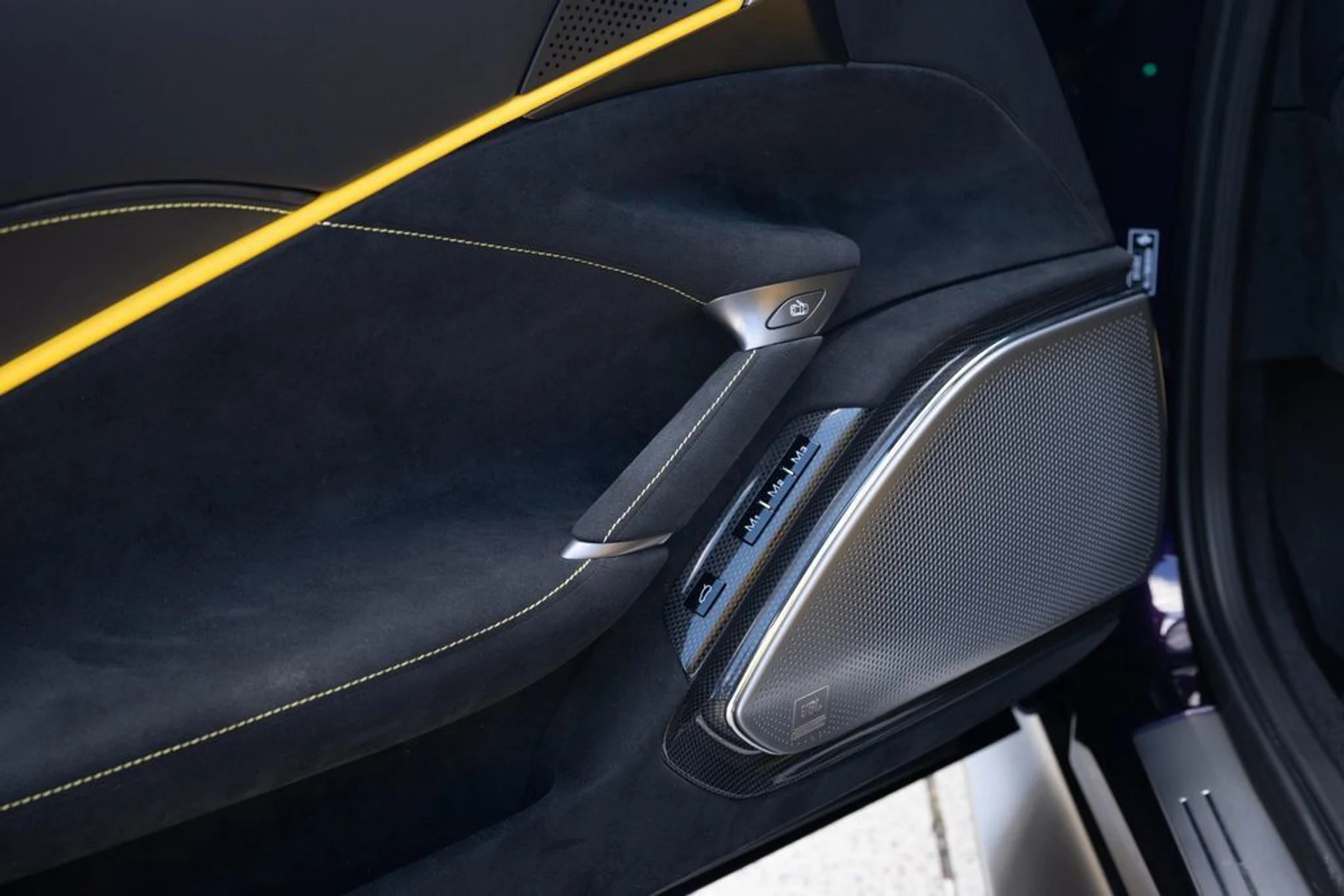 mph027_2585055864_eff004ca3f764cc393492941a43606bc_13661278ba