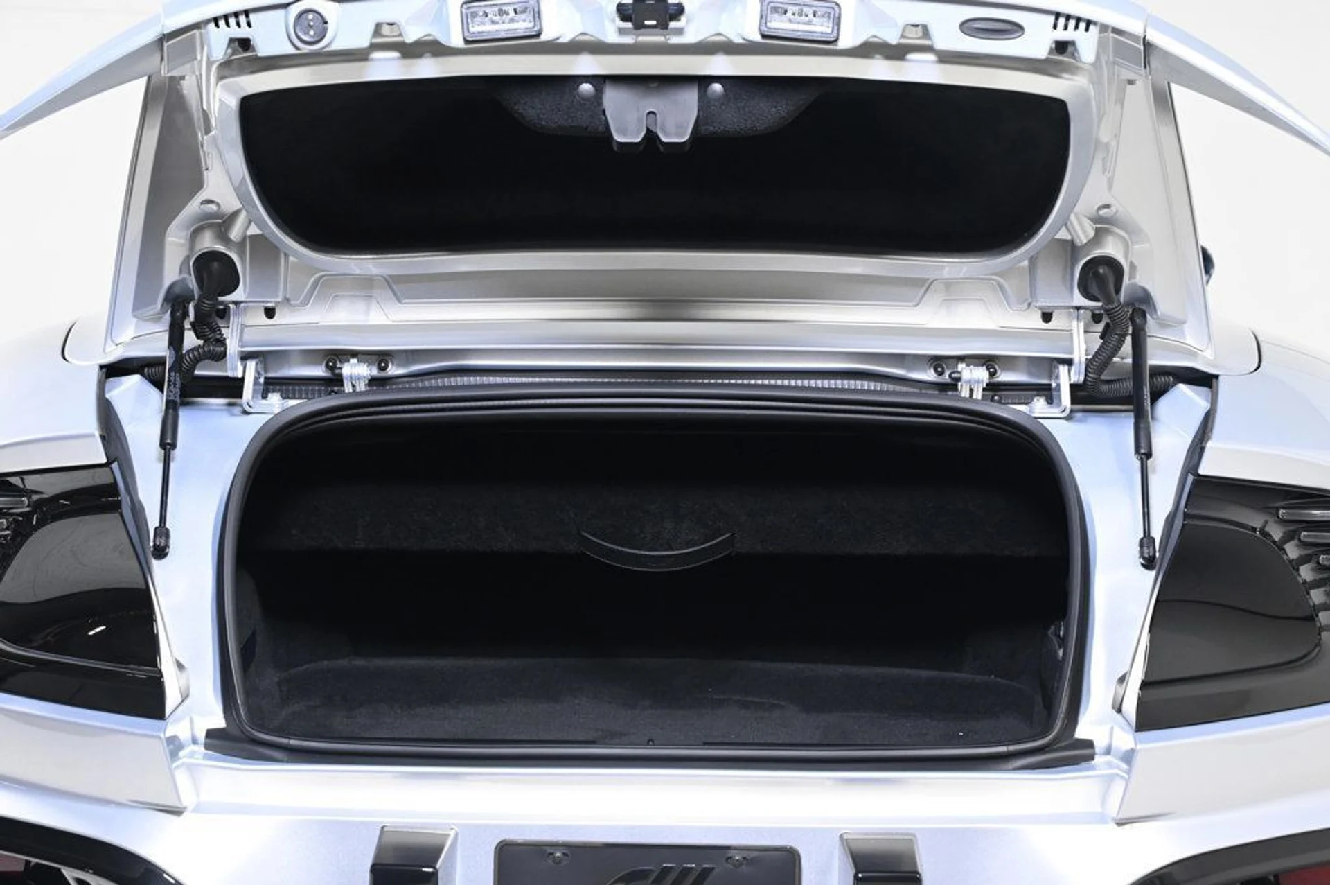 mph027_2588909725_new_2026_aston_martin_vanquish_volante_11350_22980293_27_1024_50983d0e97