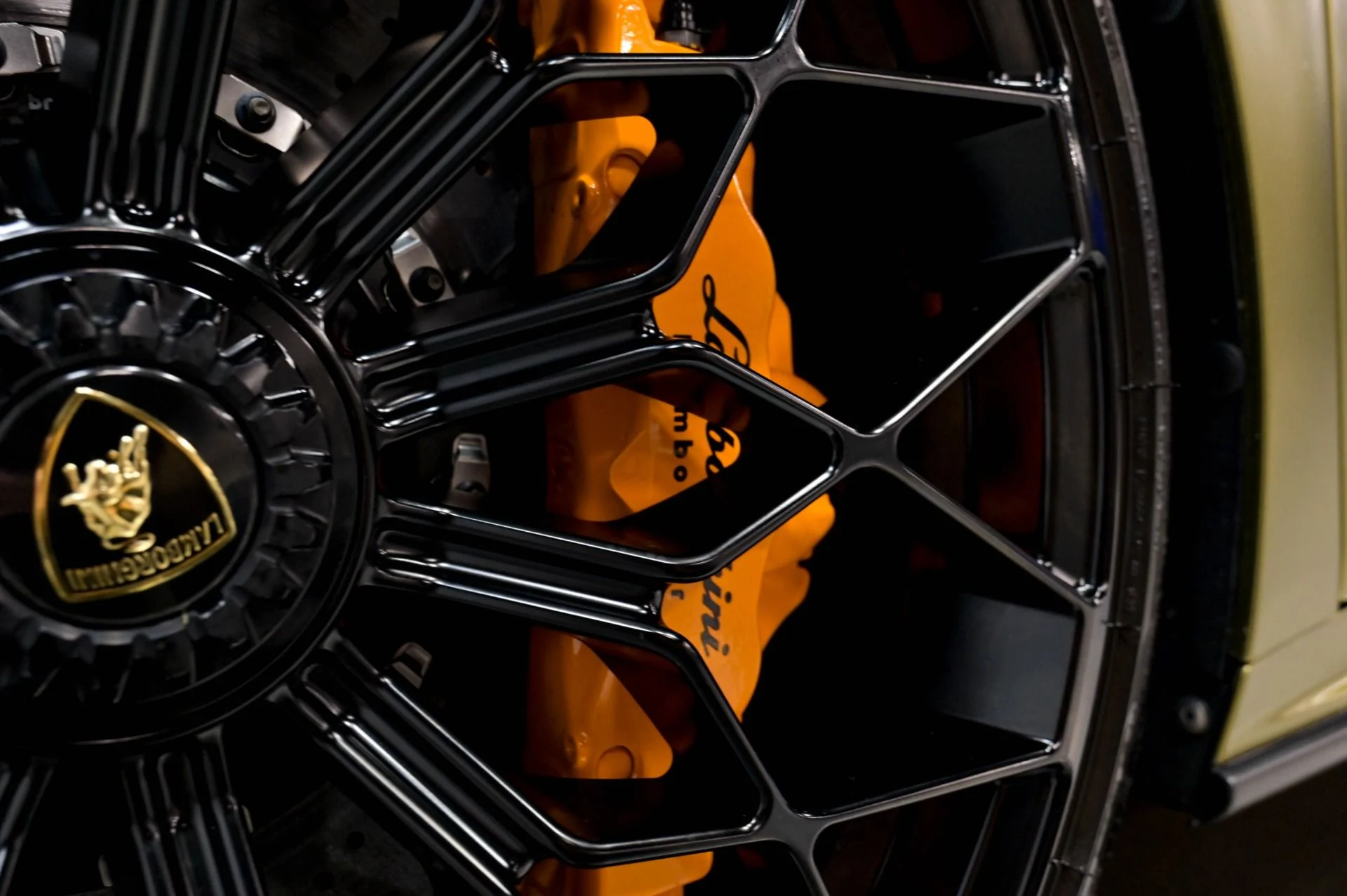 mph027_2591496071_Used_2023_Lamborghini_Huracan_STO_1782768591_e5c59afe04