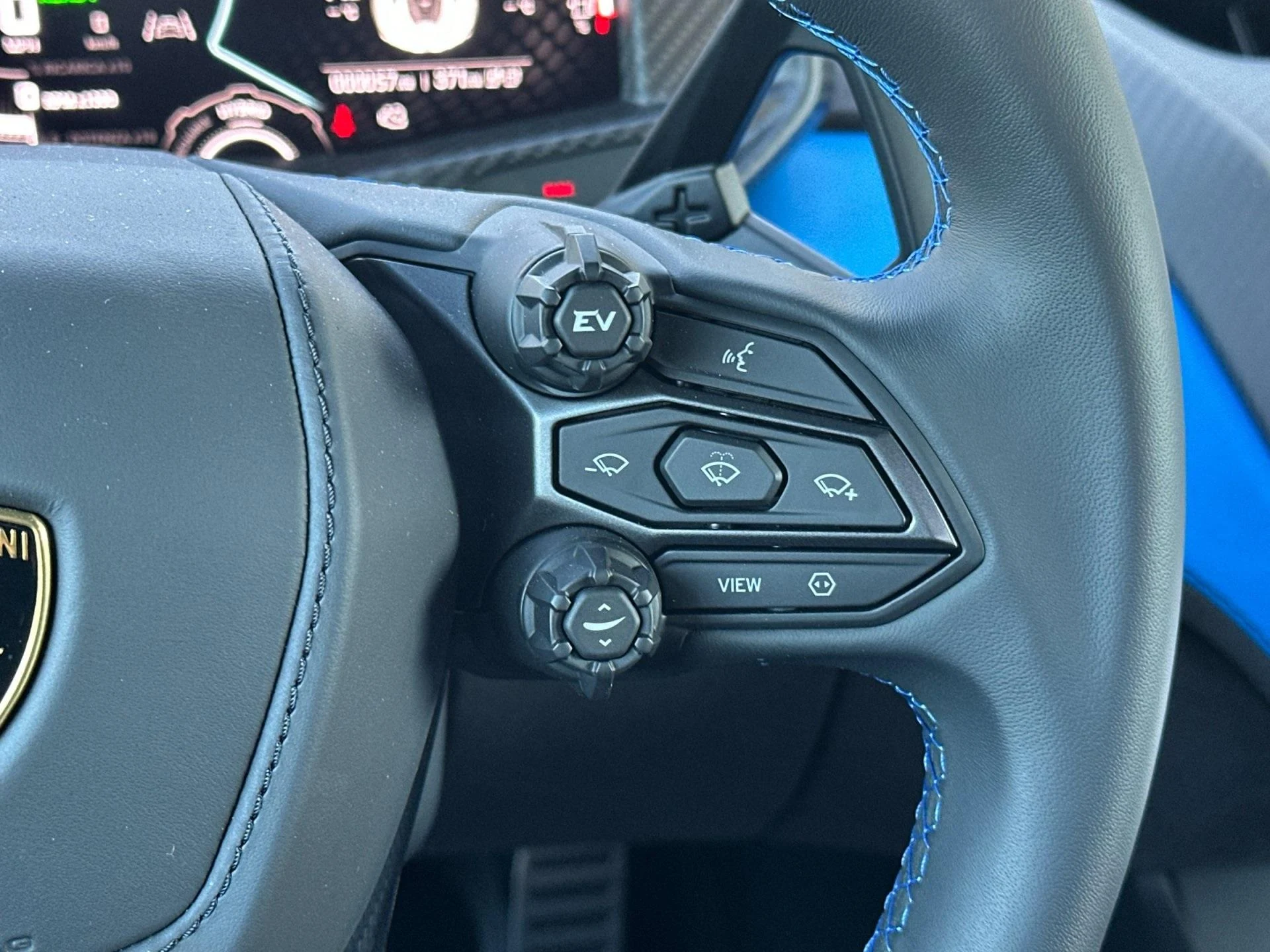 mph027_2598945119_New_2025_Lamborghini_Revuelto_Coupe_1761898387_86439f15b2