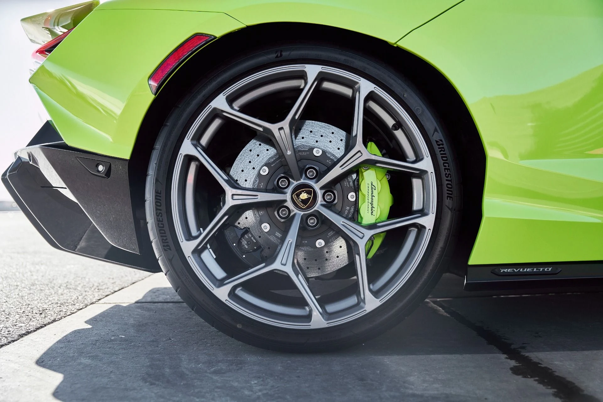 mph027_2602352620_Used_2025_Lamborghini_Revuelto_Base_1769824562_eb89daba35