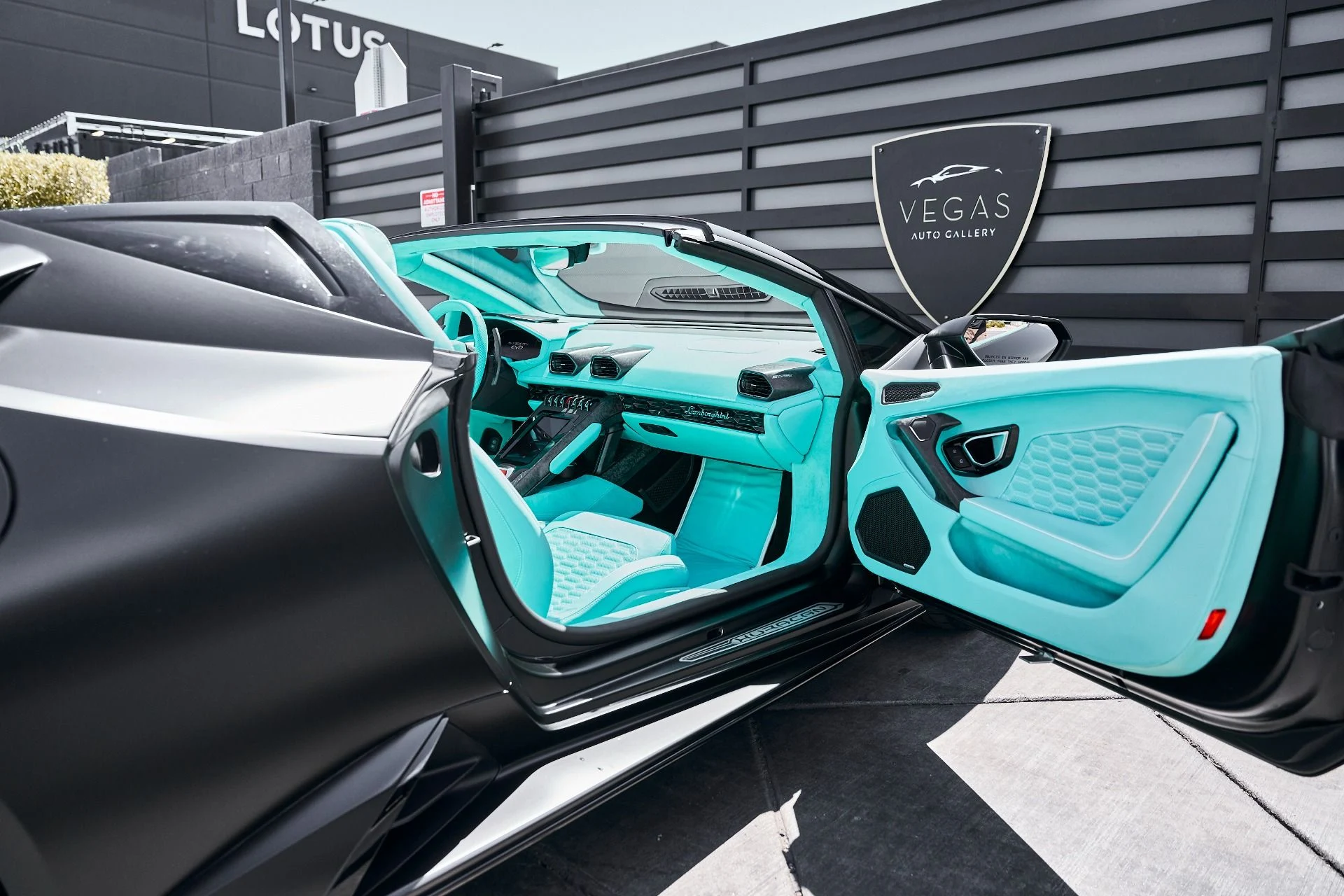 mph027_2605403028_Used_2022_Lamborghini_Huracan_EVO_Base_1779498758_1b040c2f11
