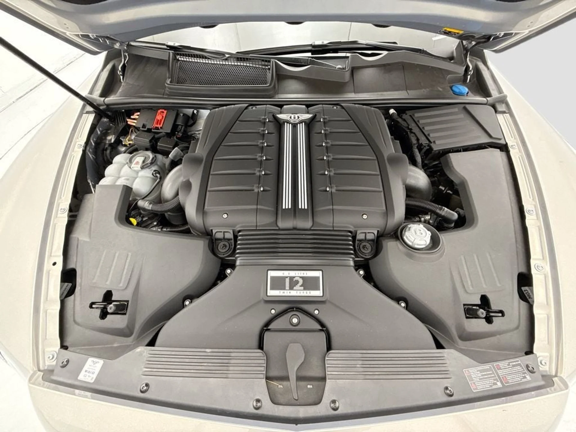 mph027_2611038635_used_2018_bentley_bentayga_8119_23013239_28_1024_51f7a64ea9