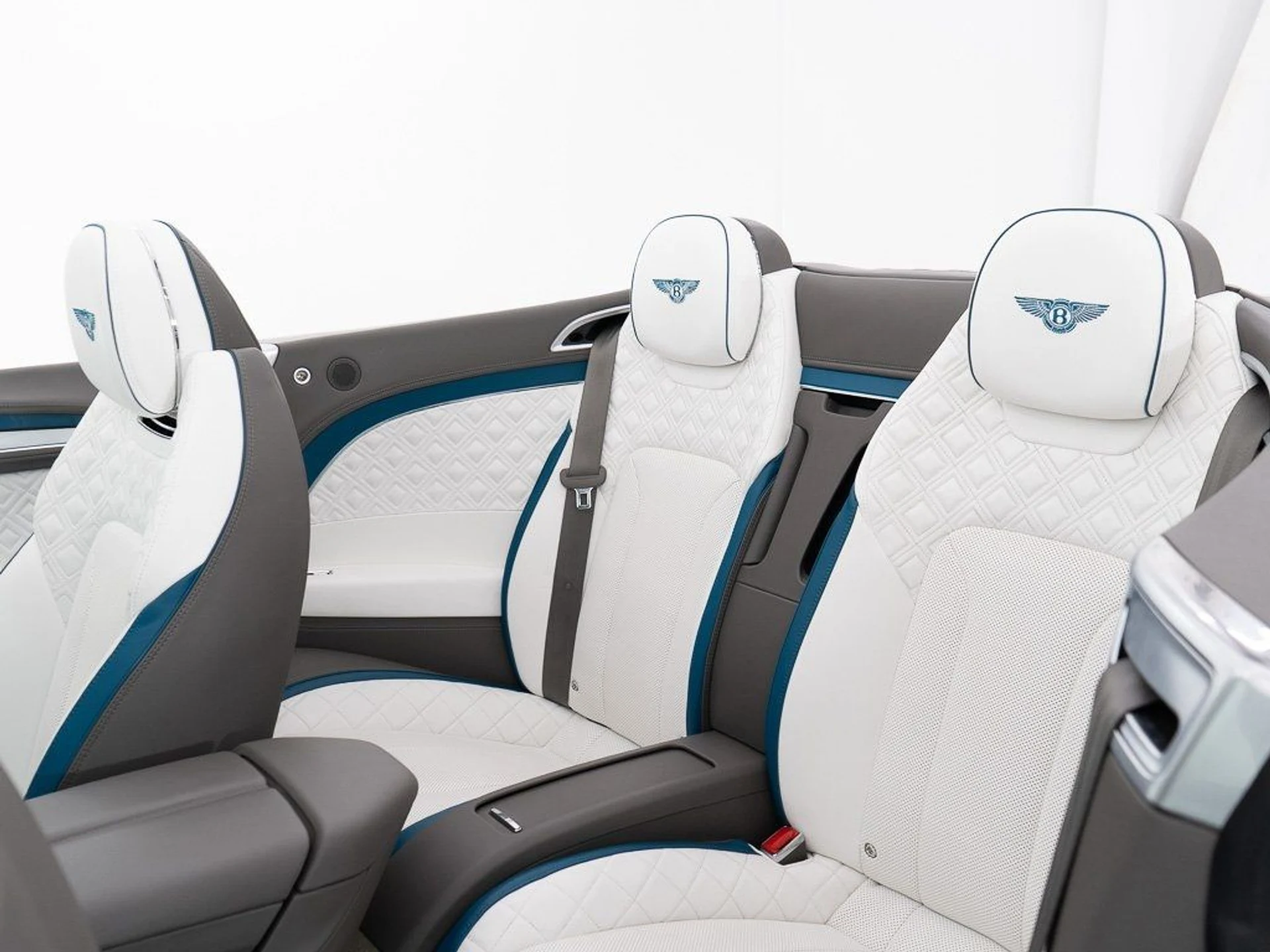 mph027_2614209390_49f35d6faed1ded3d61302fcbff4859d_483363f8b0