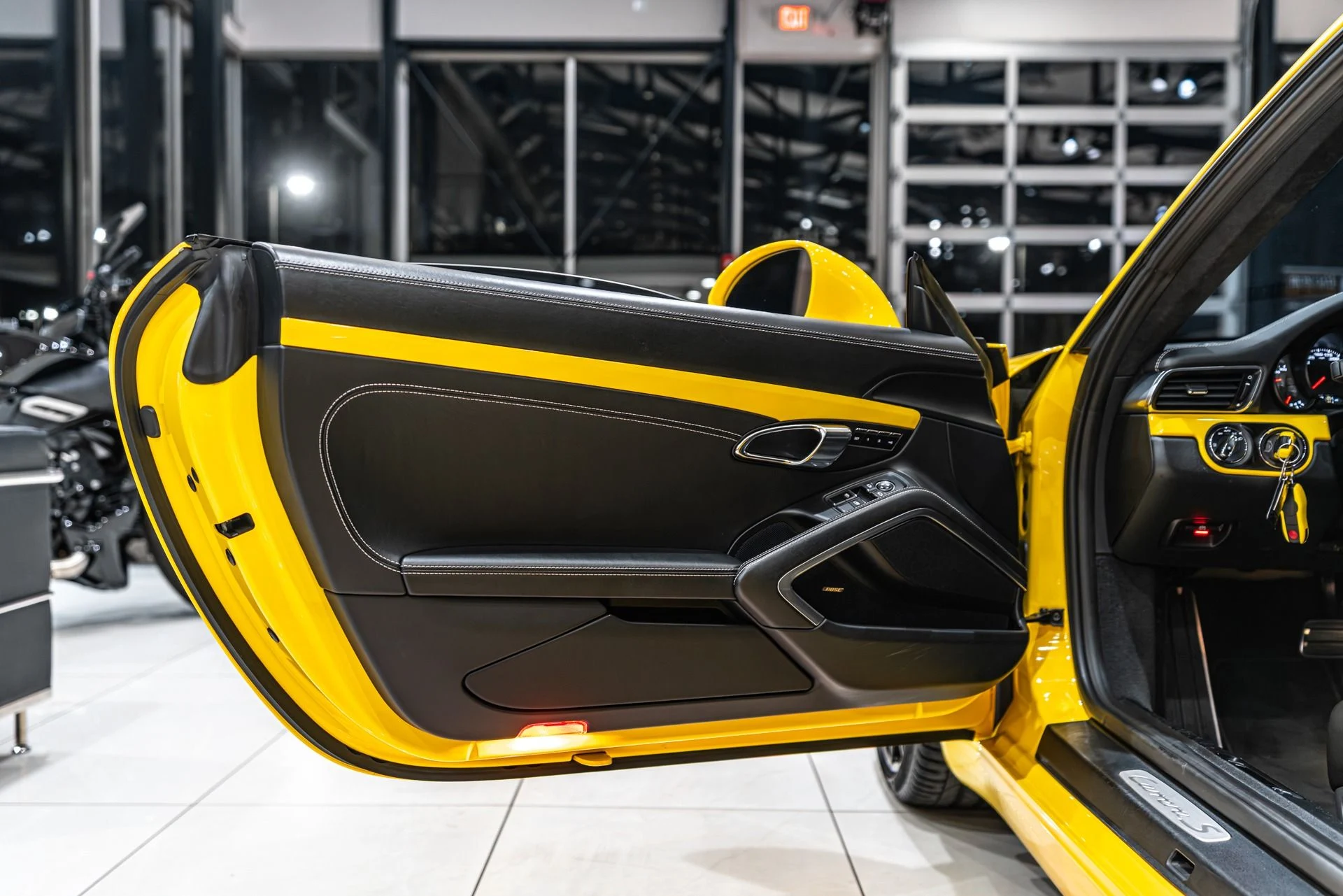 mph027_2625231357_13056_p28_l_42ca8665fc