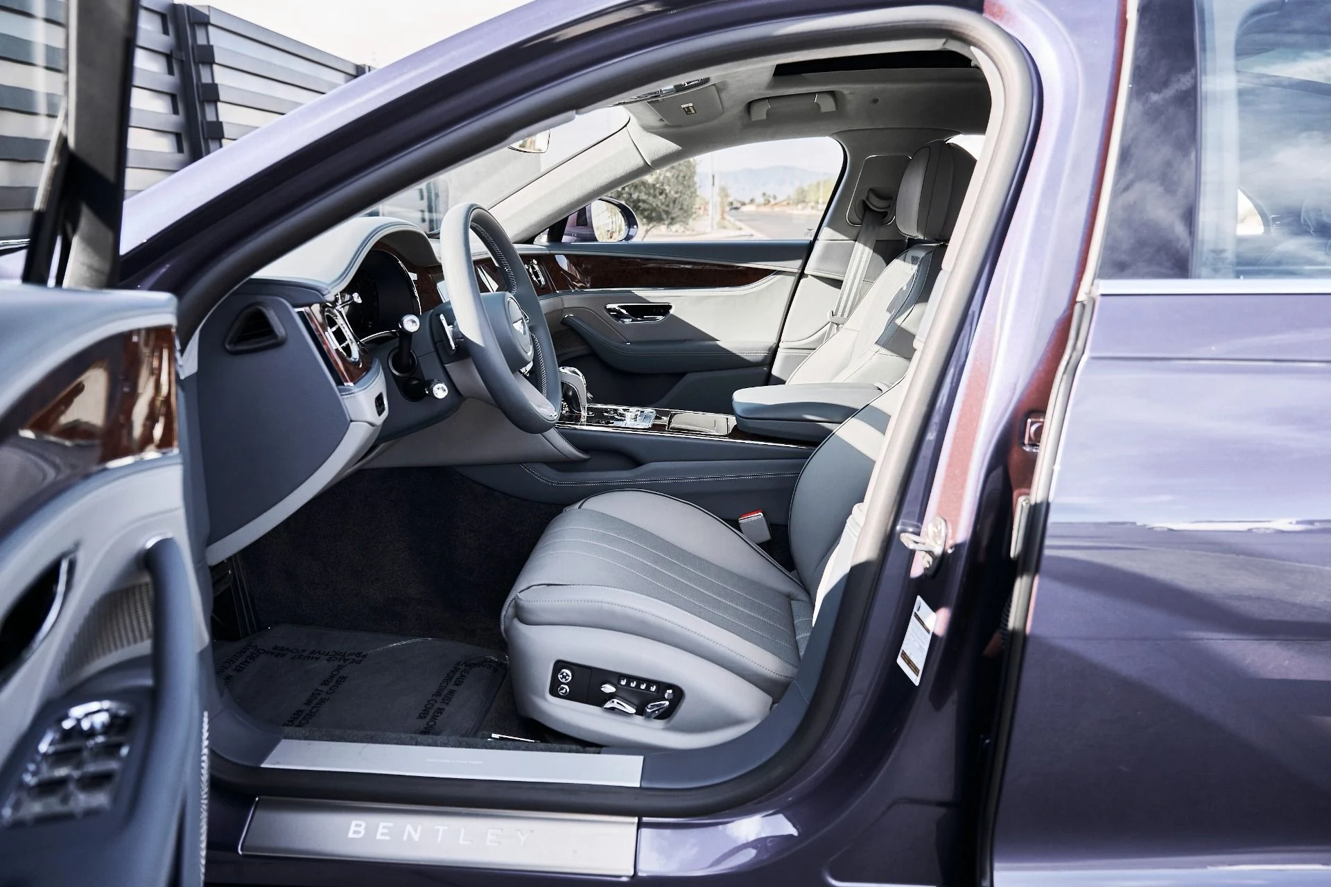 mph027_2632114351_Used_2026_Bentley_Flying_Spur_V8_1775613281_d7e2ba2272