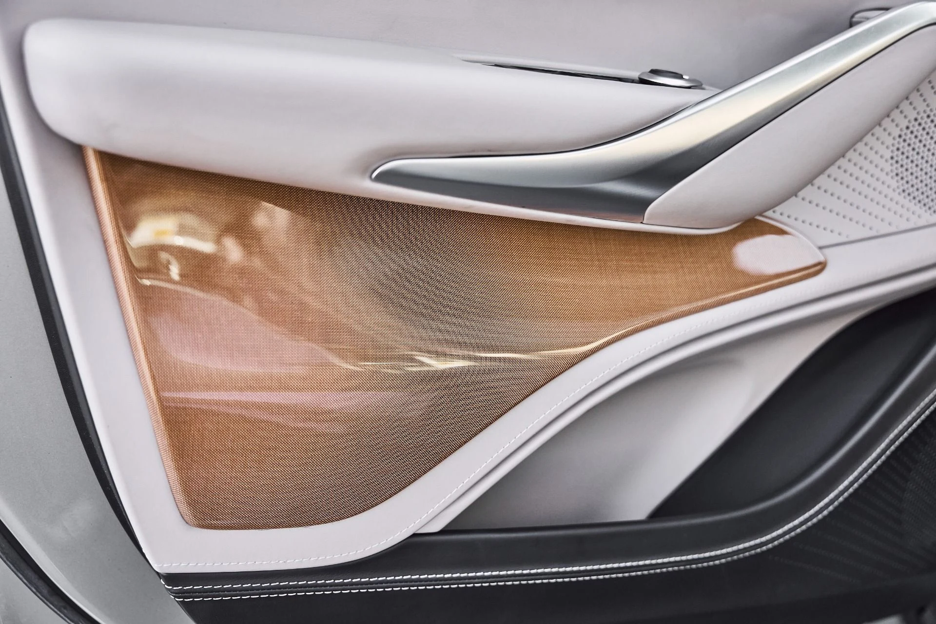 mph027_2632651022_Used_2023_Aston_Martin_DBX_707_1774652383_8453a2dfa4