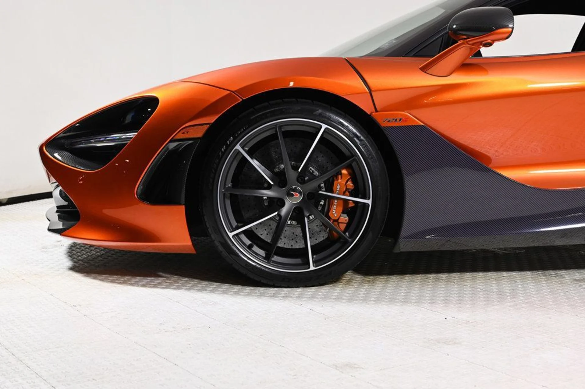 mph027_2633699342_used_2018_mclaren_720s_11350_22941062_27_1024_95649dc1e3