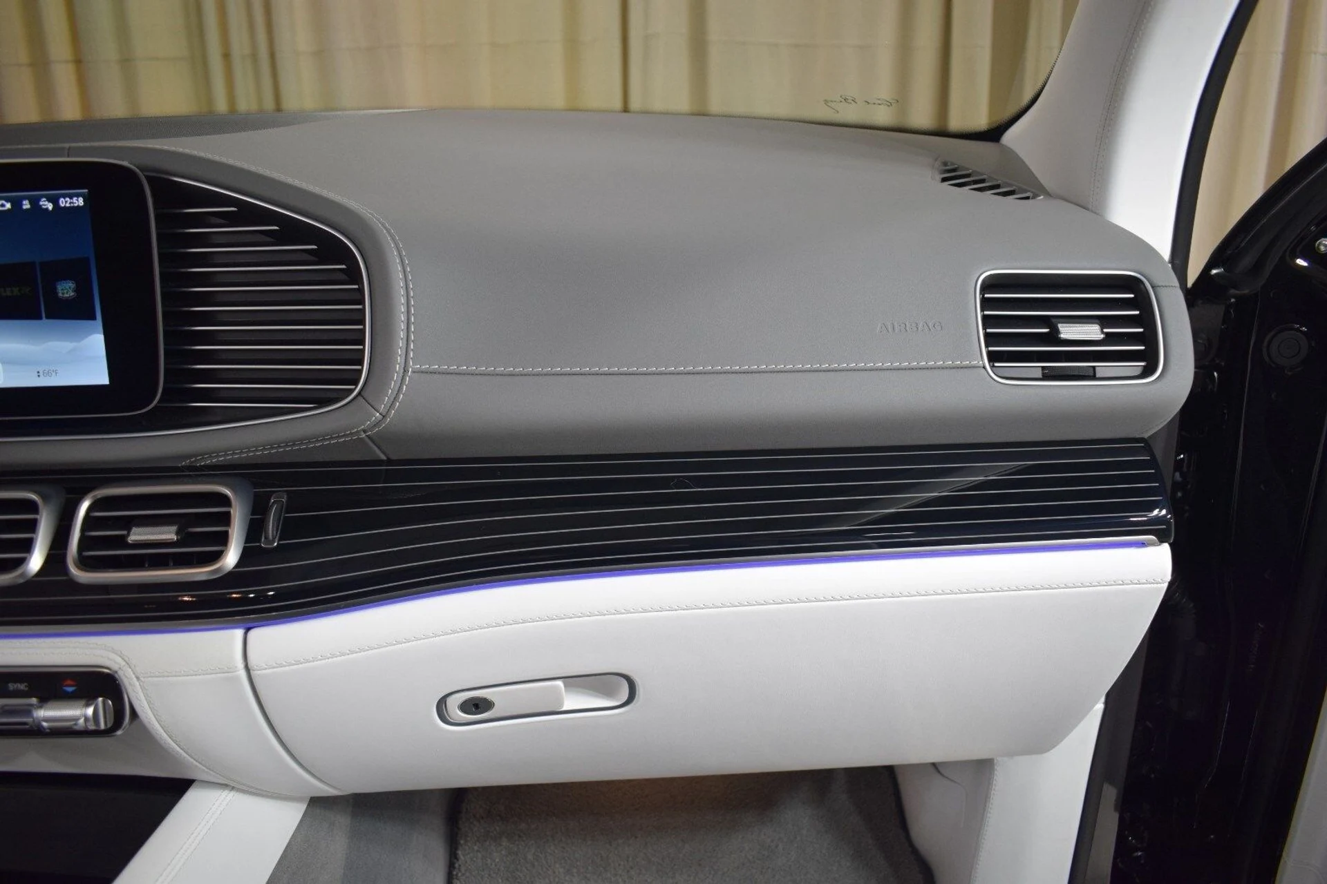 mph027_2639151260_05d4e5514a6e7df3a14c6d4990ab56fex_039949f387