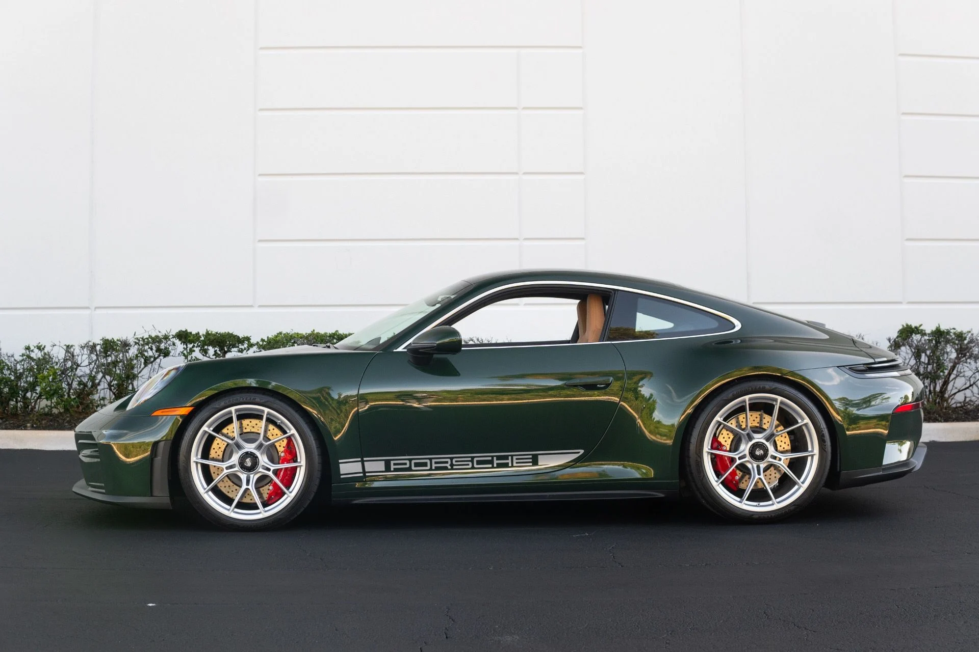 mph027_2644472317_Used_2026_Porsche_911_GT_3_Touring_1770143984_c82e75ce2e