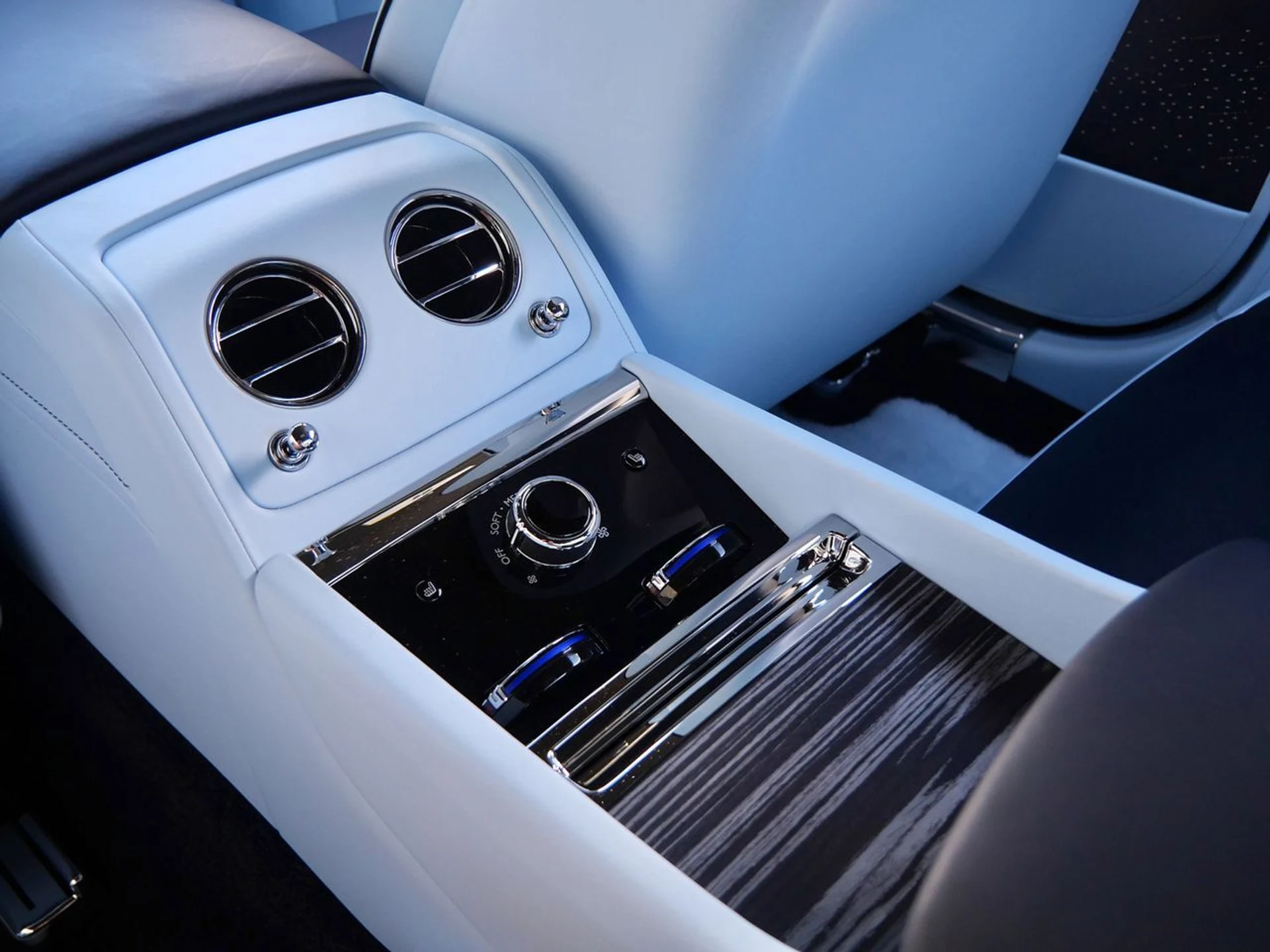 mph027_2656076024_c021ae57458651a0105bca2a2e76b637x_26345a2789