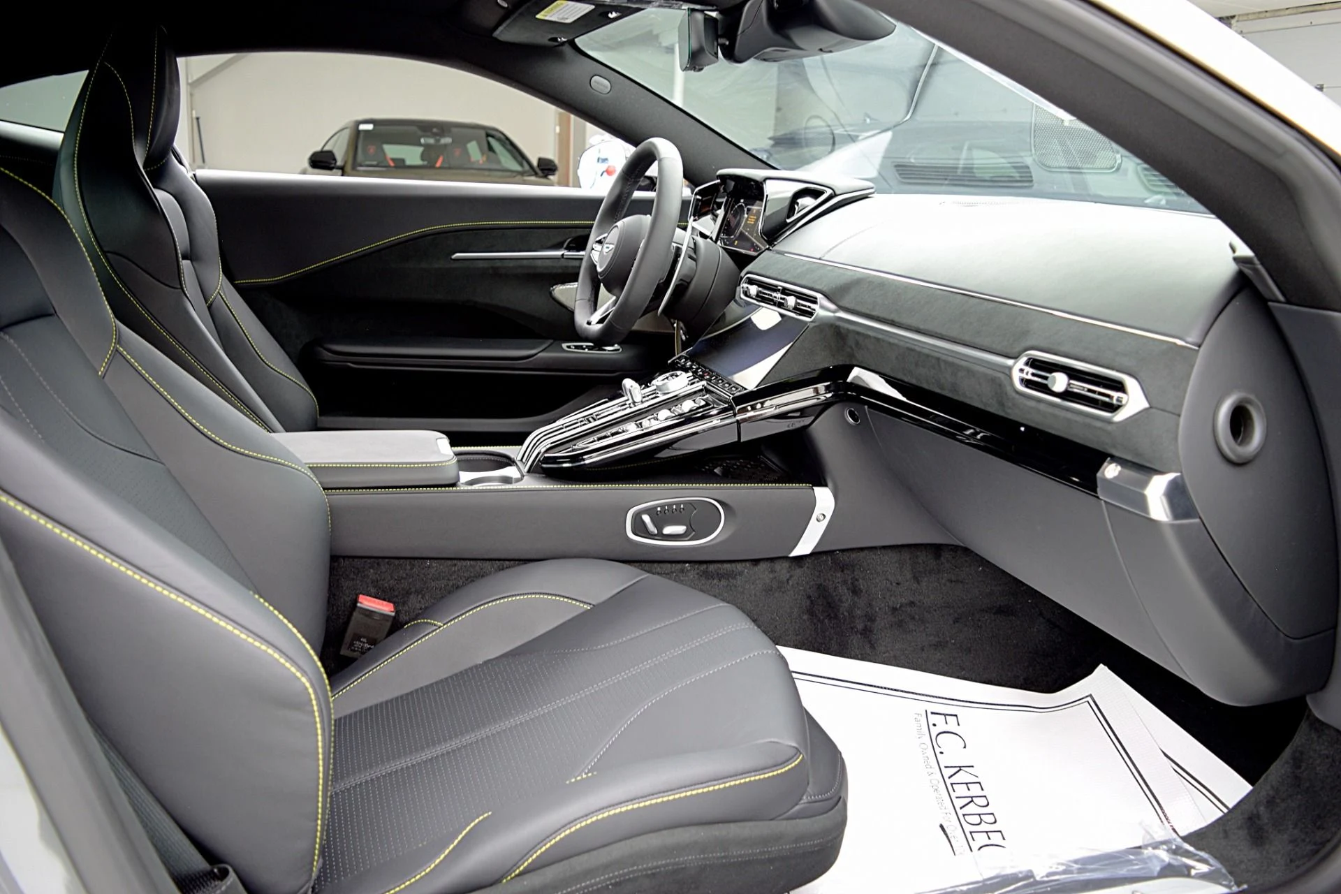 mph027_2665629361_New_2026_Aston_Martin_Vantage_Coupe_5b9ef58da7