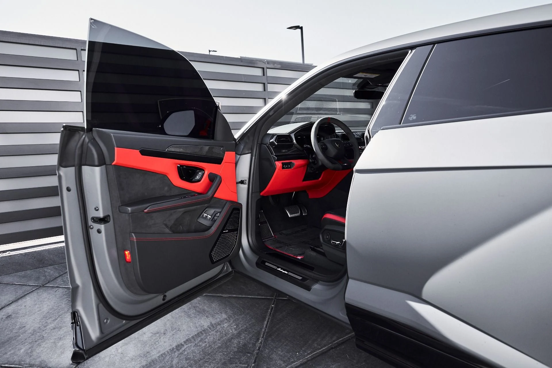 mph027_2673506087_Used_2025_Lamborghini_Urus_SE_1778289210_b8791a5e9c