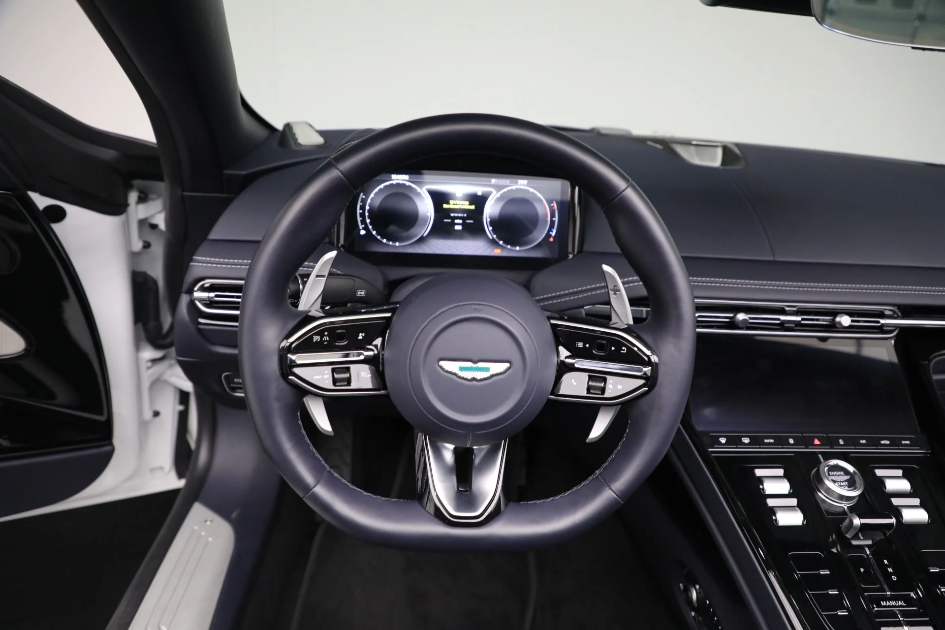 mph027_2696971715_Used_2024_Aston_Martin_DB_12_Volante_ffe86b7fca