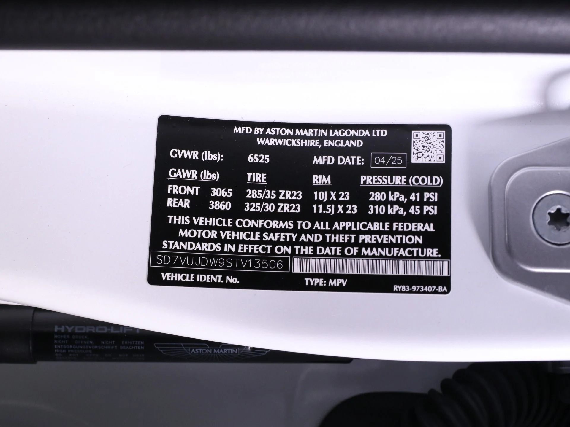 mph027_2711518644_New_2025_Aston_Martin_DBX_707_1758482627_b9d256f98a