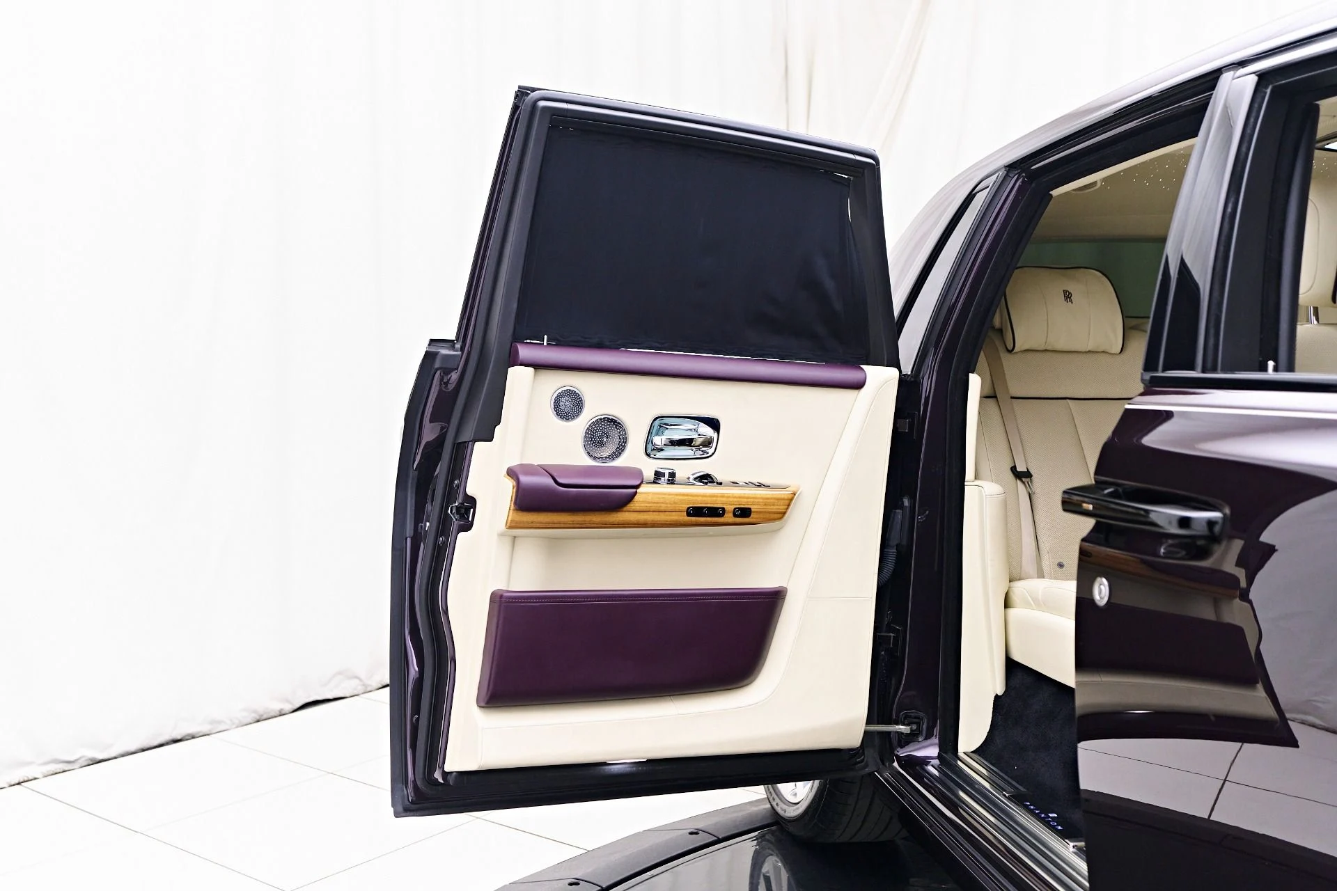 mph027_2713696796_Used_2019_Rolls_Royce_Phantom_Base_1747772635_066caa4341