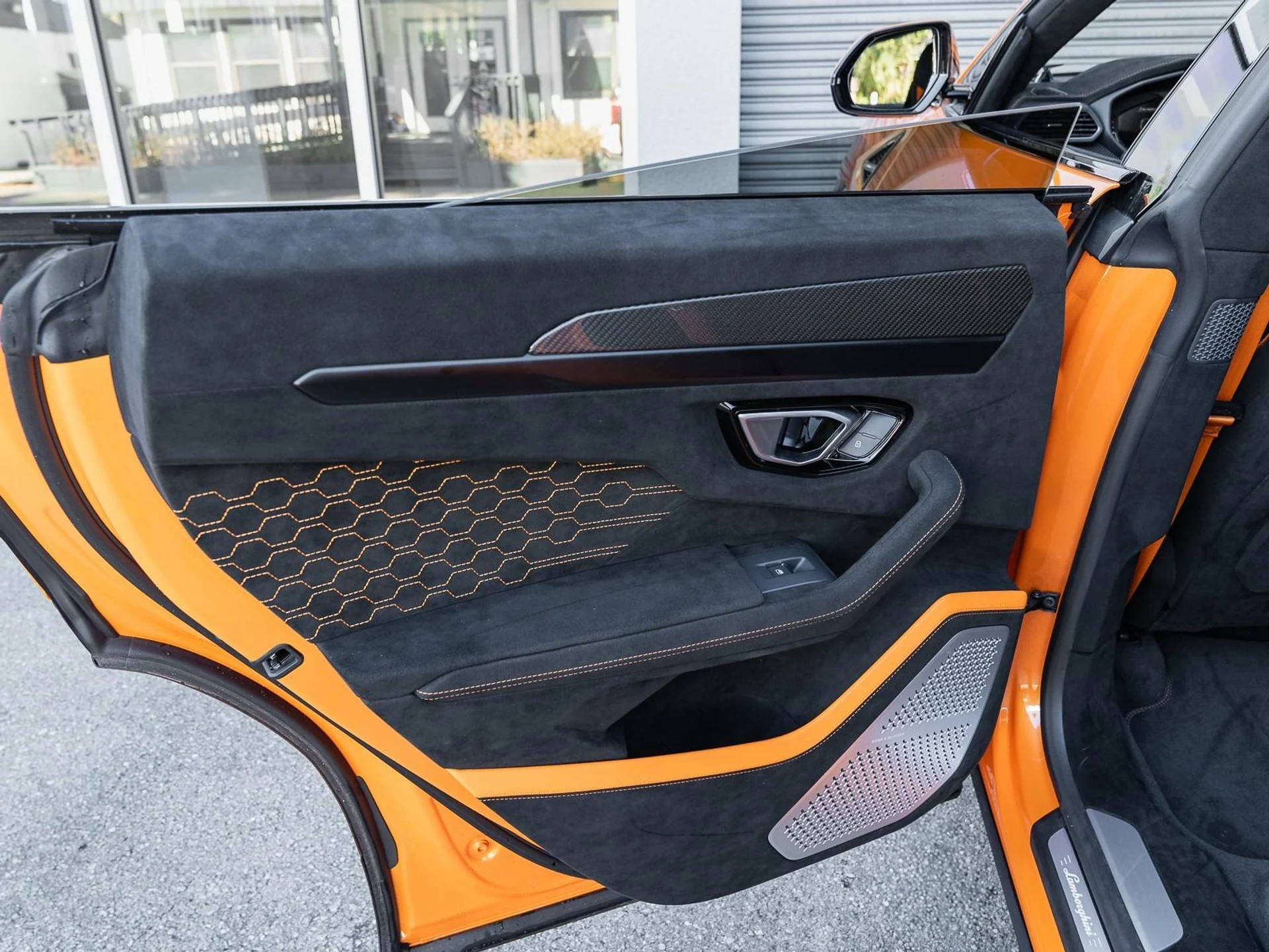 mph027_2717297133_Used_2023_Lamborghini_Urus_Performante_1763068036_8df42a593e