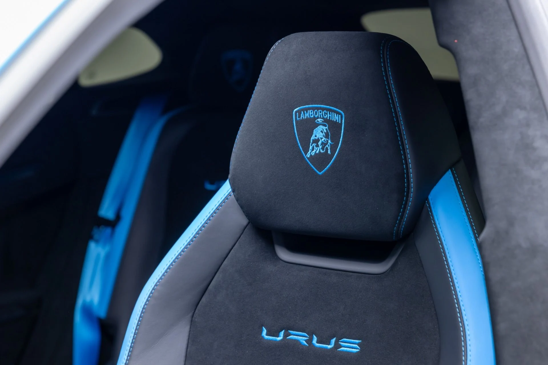 mph027_2717311869_13287_p28_l_ca61283f7d