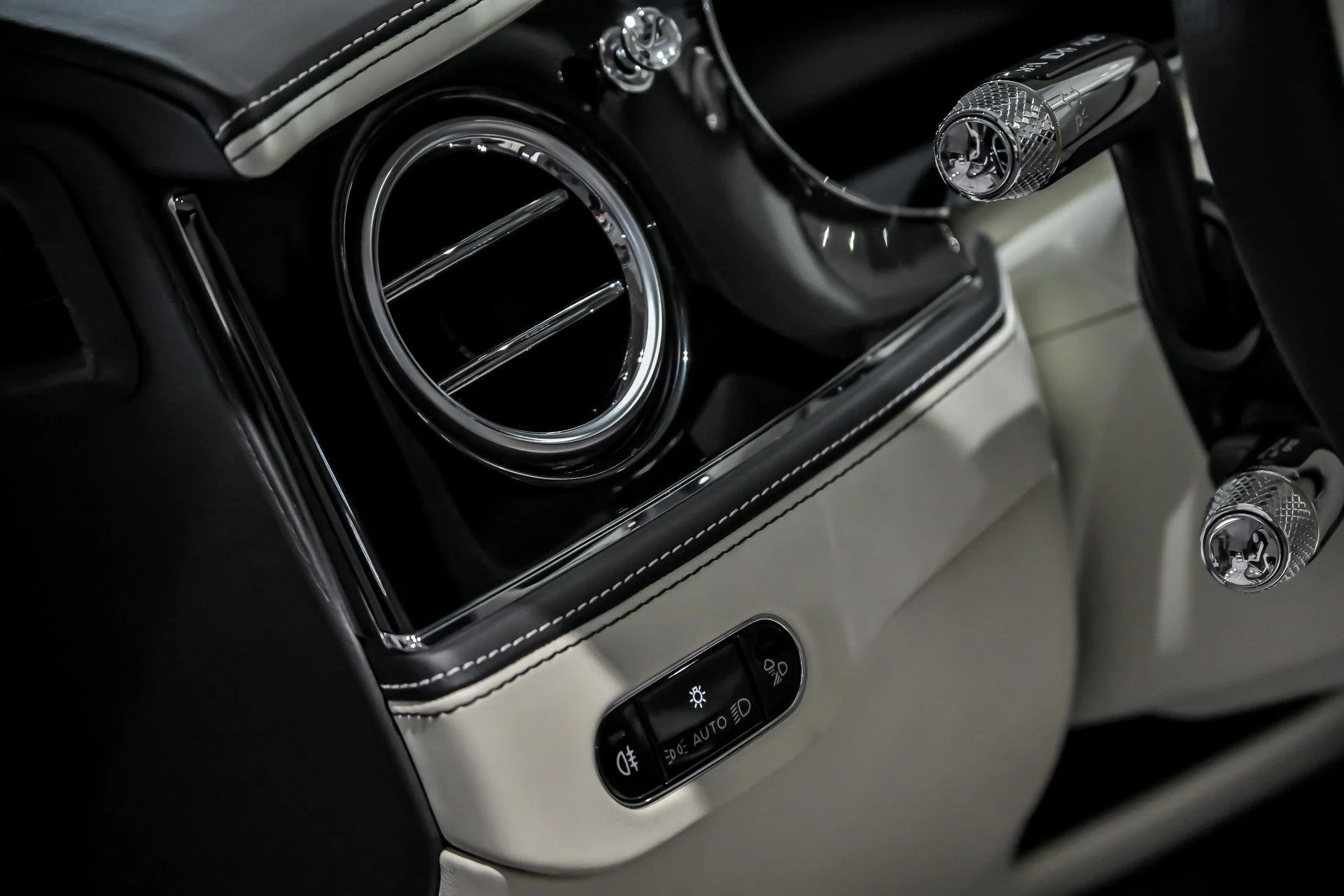 mph027_2725580818_Used_2021_Bentley_Flying_Spur_V8_1765794823_d792acd807