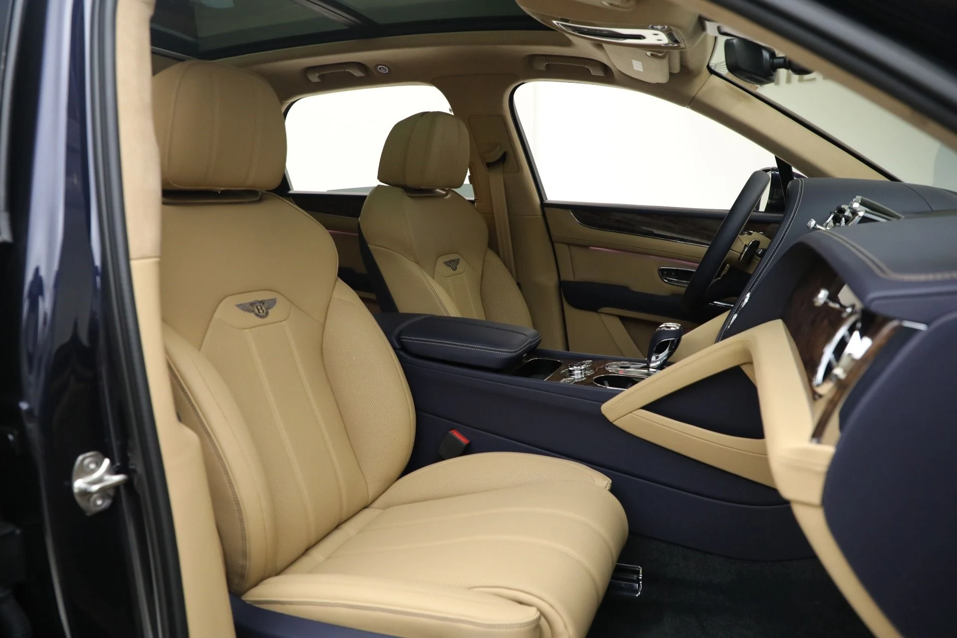 mph027_2732720186_New_2025_Bentley_Bentayga_V8_77431ba2c5